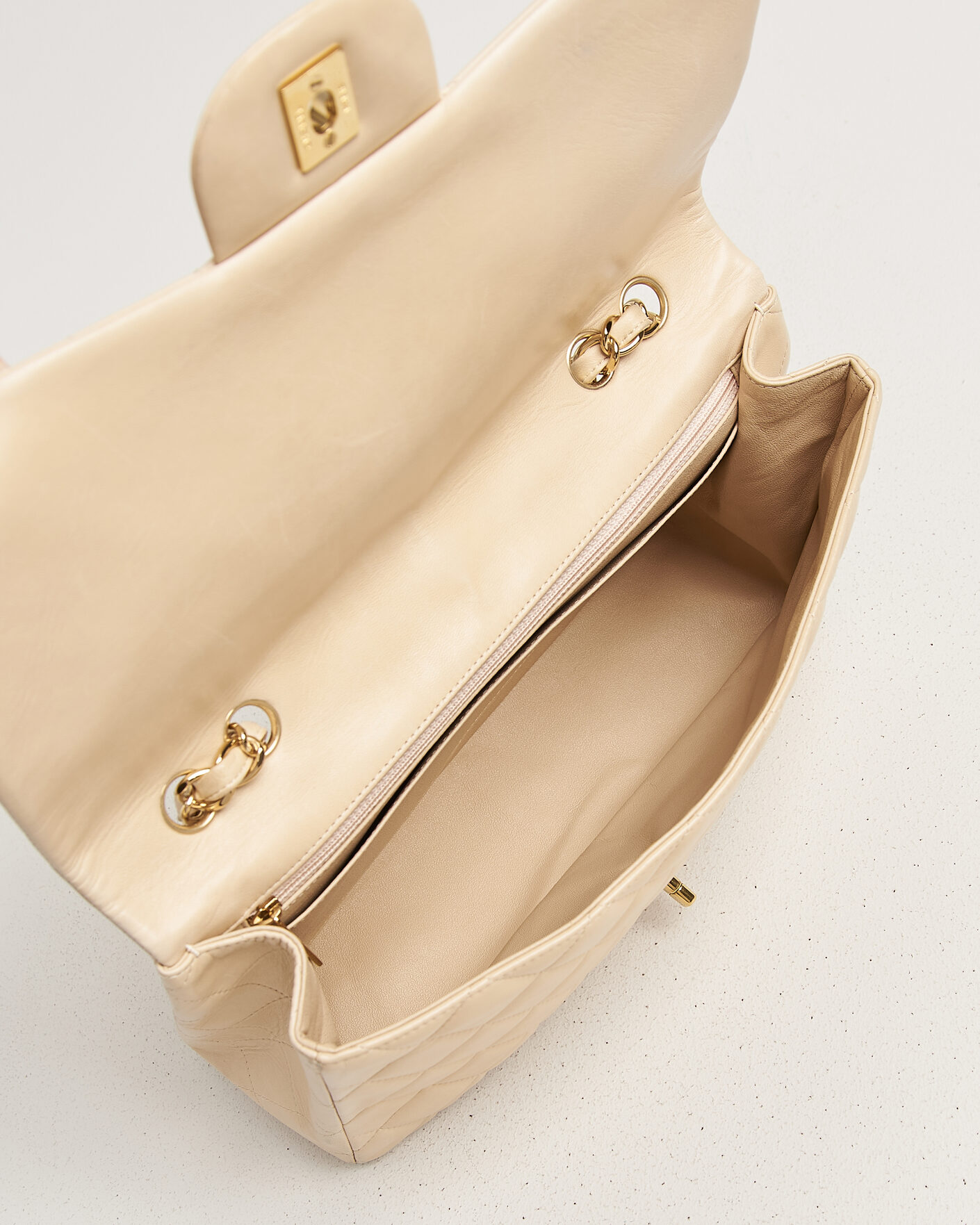 Herre | Pre-Owned & Vintage Bags | Chanel Pre-Owned | Classic Jumbo Single Flap Bag Lambskin Beige