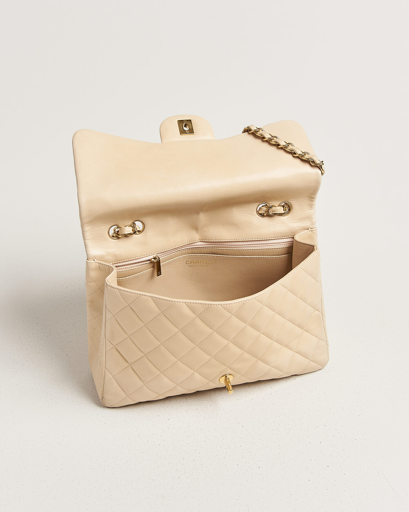 Herre | Pre-Owned & Vintage Bags | Chanel Pre-Owned | Classic Jumbo Single Flap Bag Lambskin Beige