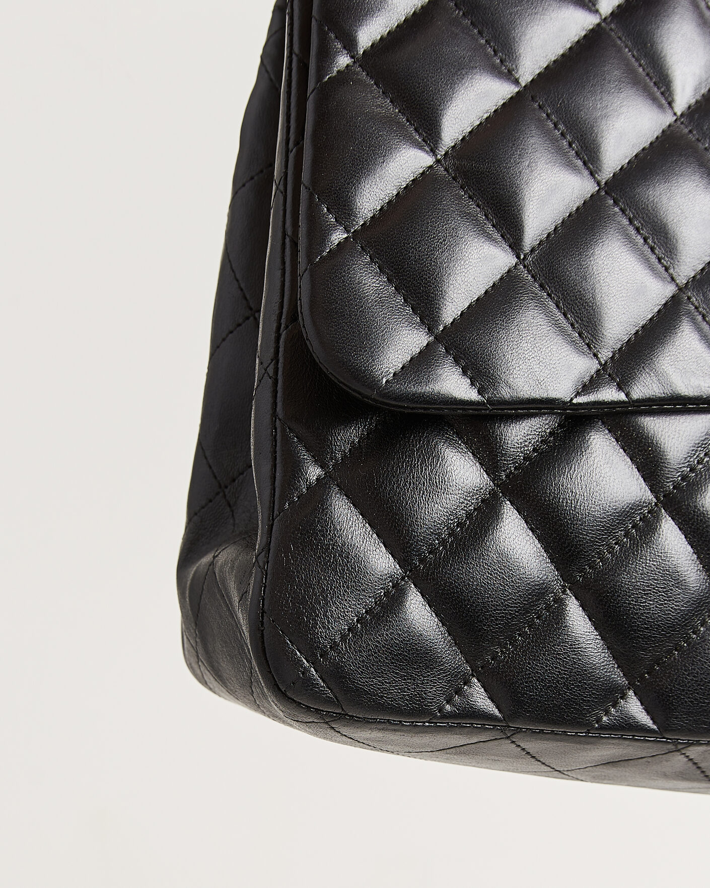 Herre | Pre-Owned & Vintage Bags | Chanel Pre-Owned | Classic Jumbo Single Flap Bag Lambskin Black