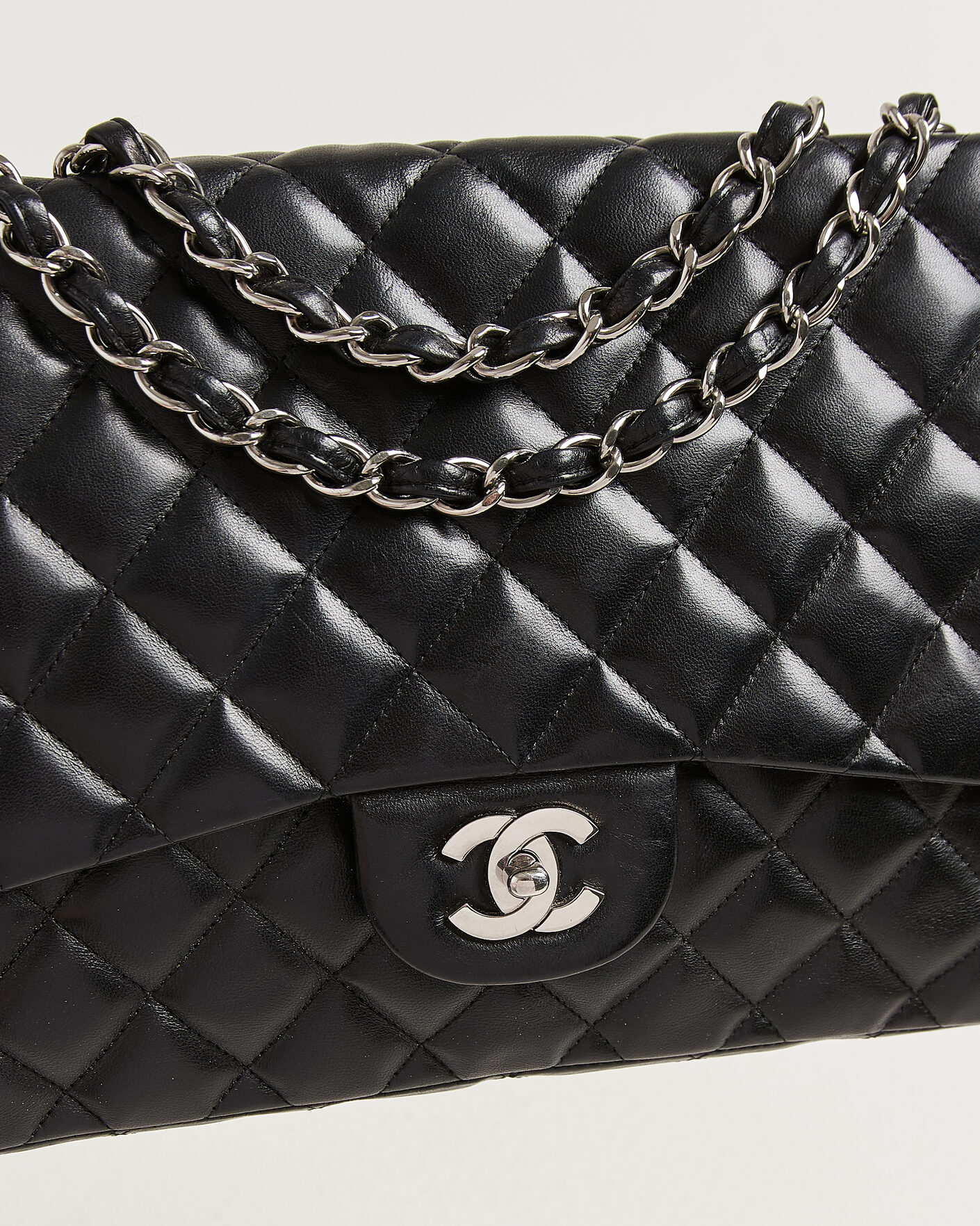 Herre | Pre-Owned & Vintage Bags | Chanel Pre-Owned | Classic Jumbo Single Flap Bag Lambskin Black
