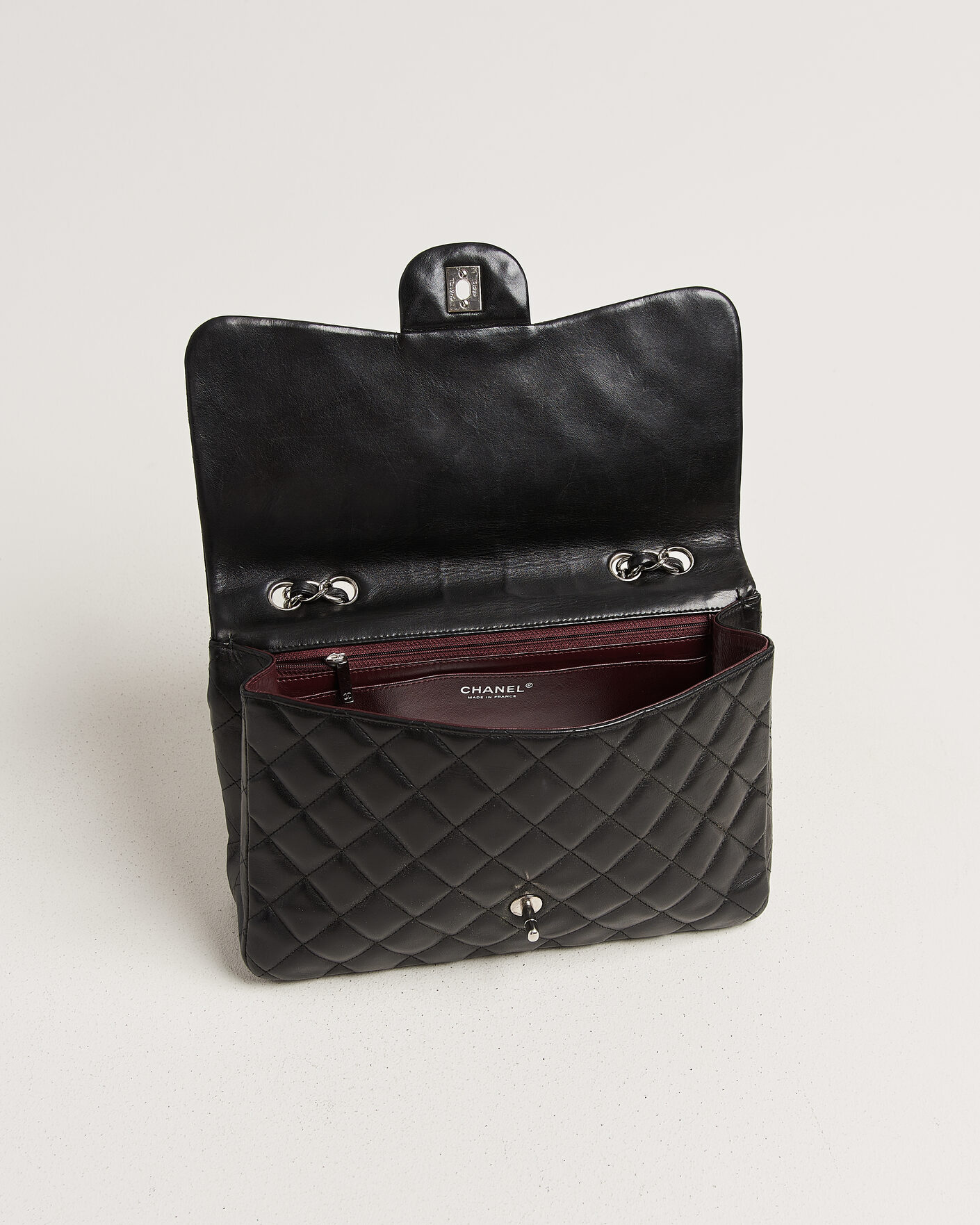 Herre | Pre-Owned & Vintage Bags | Chanel Pre-Owned | Classic Jumbo Single Flap Bag Lambskin Black