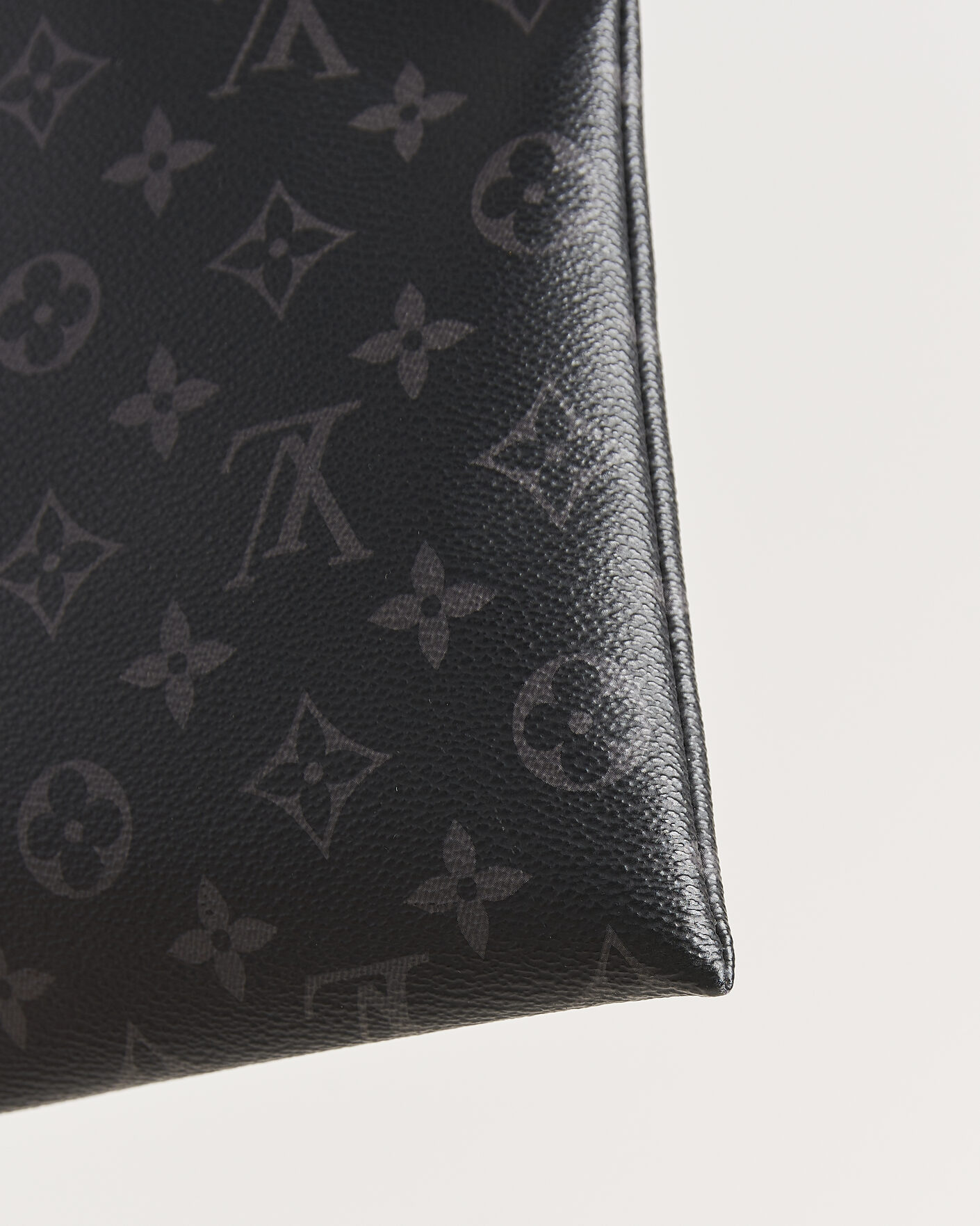 Herre | Pre-Owned & Vintage Bags | Louis Vuitton Pre-Owned | Discovery Pochette Monogram Eclipse