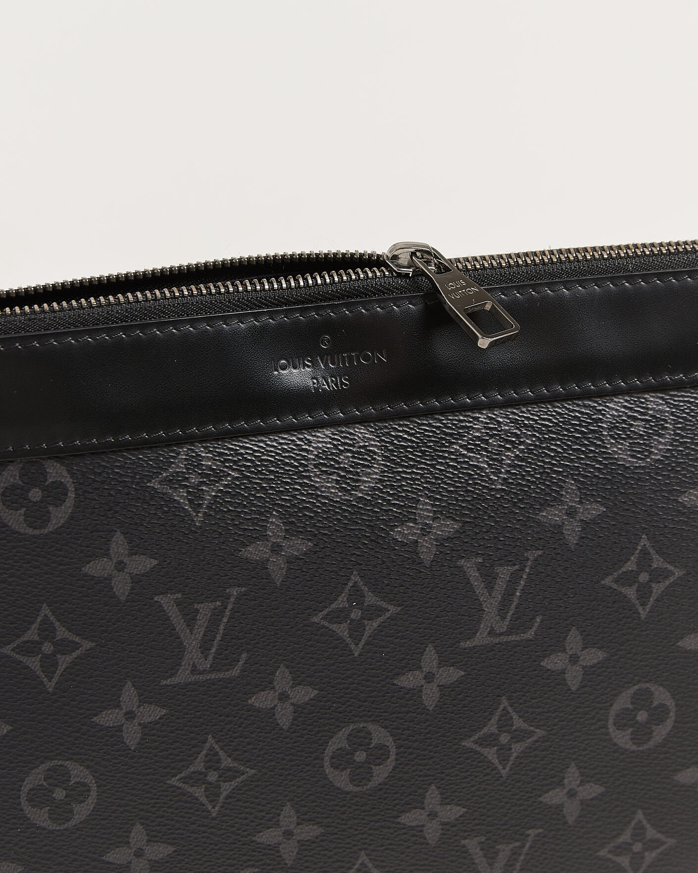 Herre | Pre-Owned & Vintage Bags | Louis Vuitton Pre-Owned | Discovery Pochette Monogram Eclipse