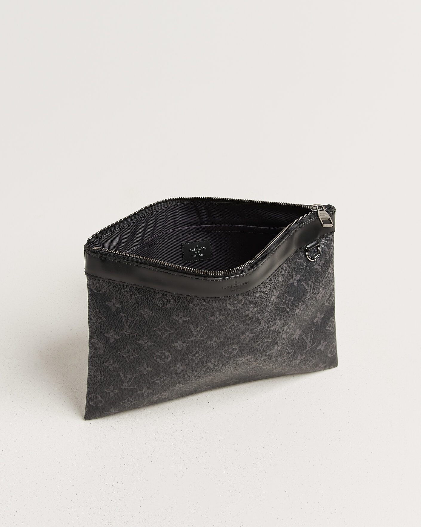 Herre | Pre-Owned & Vintage Bags | Louis Vuitton Pre-Owned | Discovery Pochette Monogram Eclipse