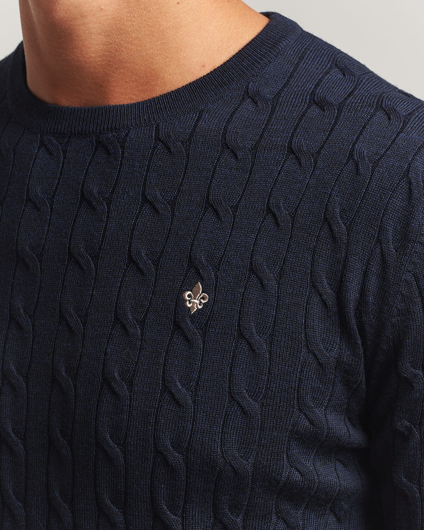 Herre | Trøjer | Morris | Merino Cable O-Neck Navy