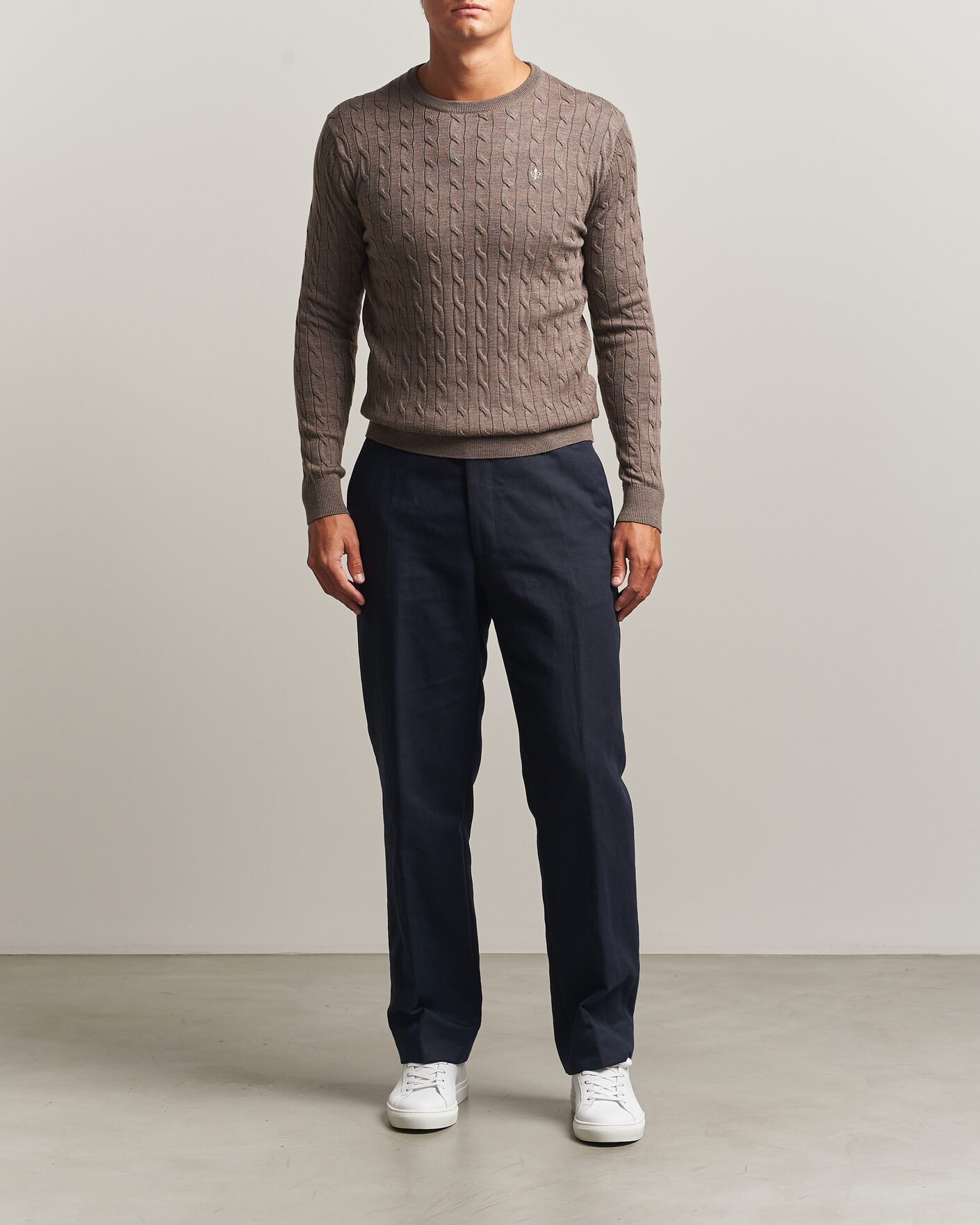 Herre | Trøjer | Morris | Merino Cable O-Neck Brown