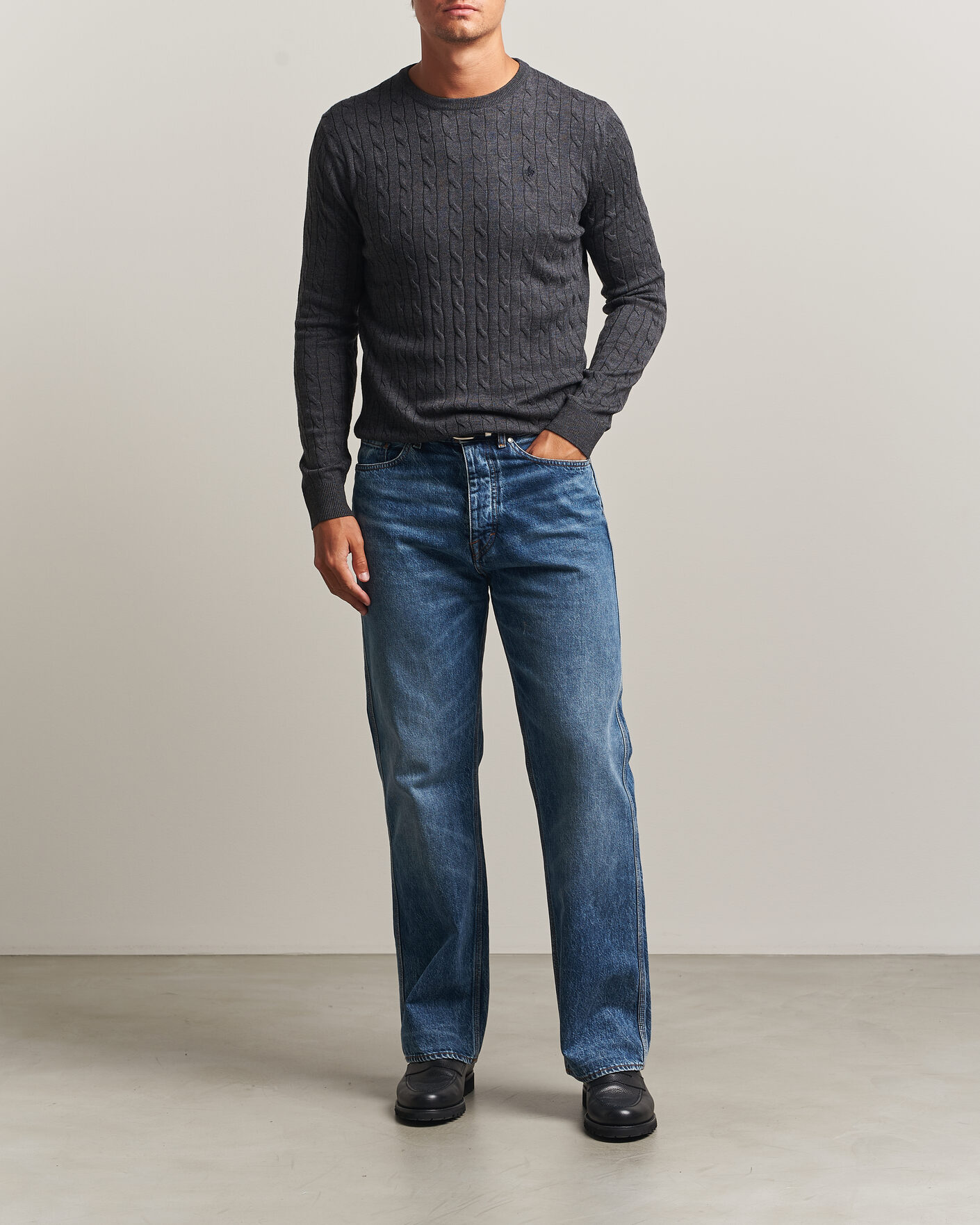 Herre | Trøjer | Morris | Merino Cable O-Neck Grey