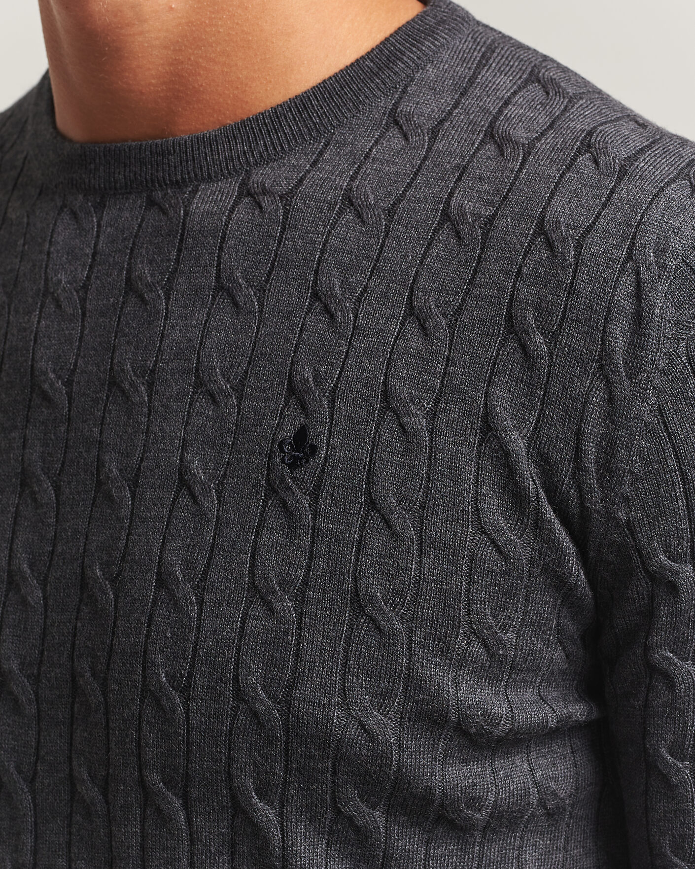 Herre | Trøjer | Morris | Merino Cable O-Neck Grey