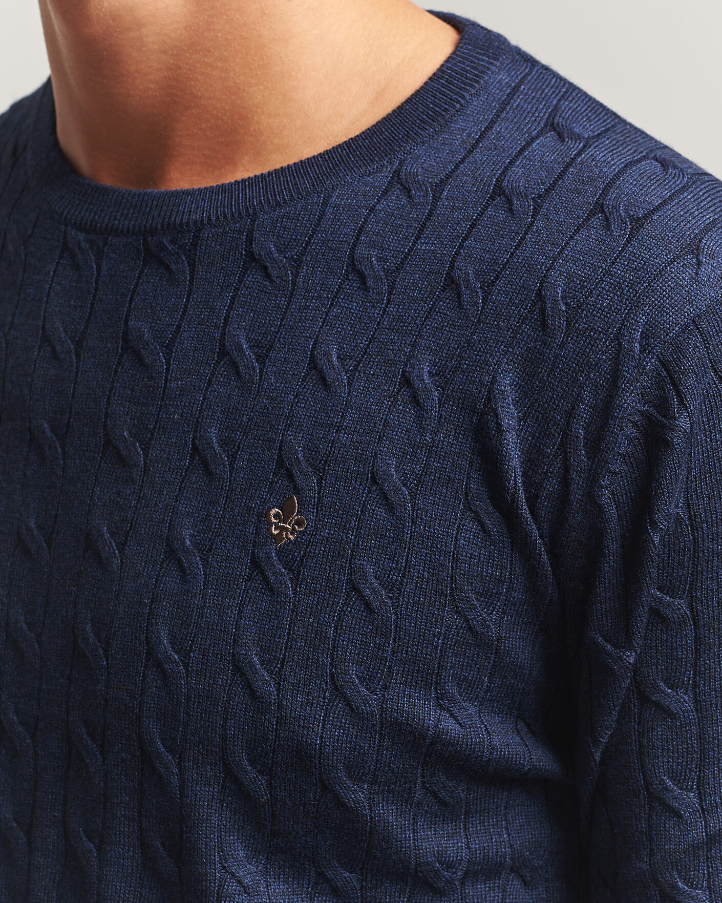 Herre | Trøjer | Morris | Merino Cable O-Neck Navy