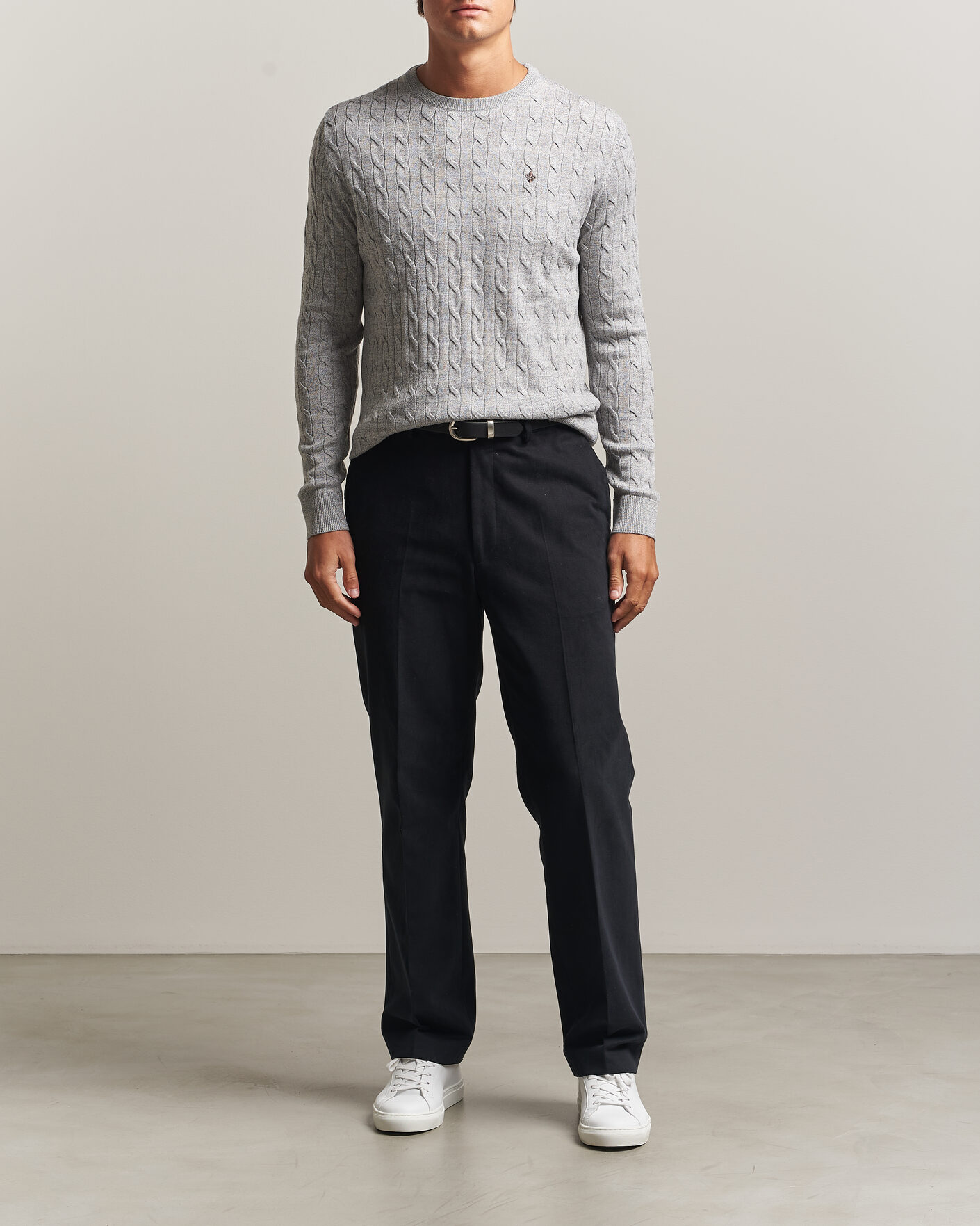Herre | Trøjer | Morris | Merino Cable O-Neck Mid Grey