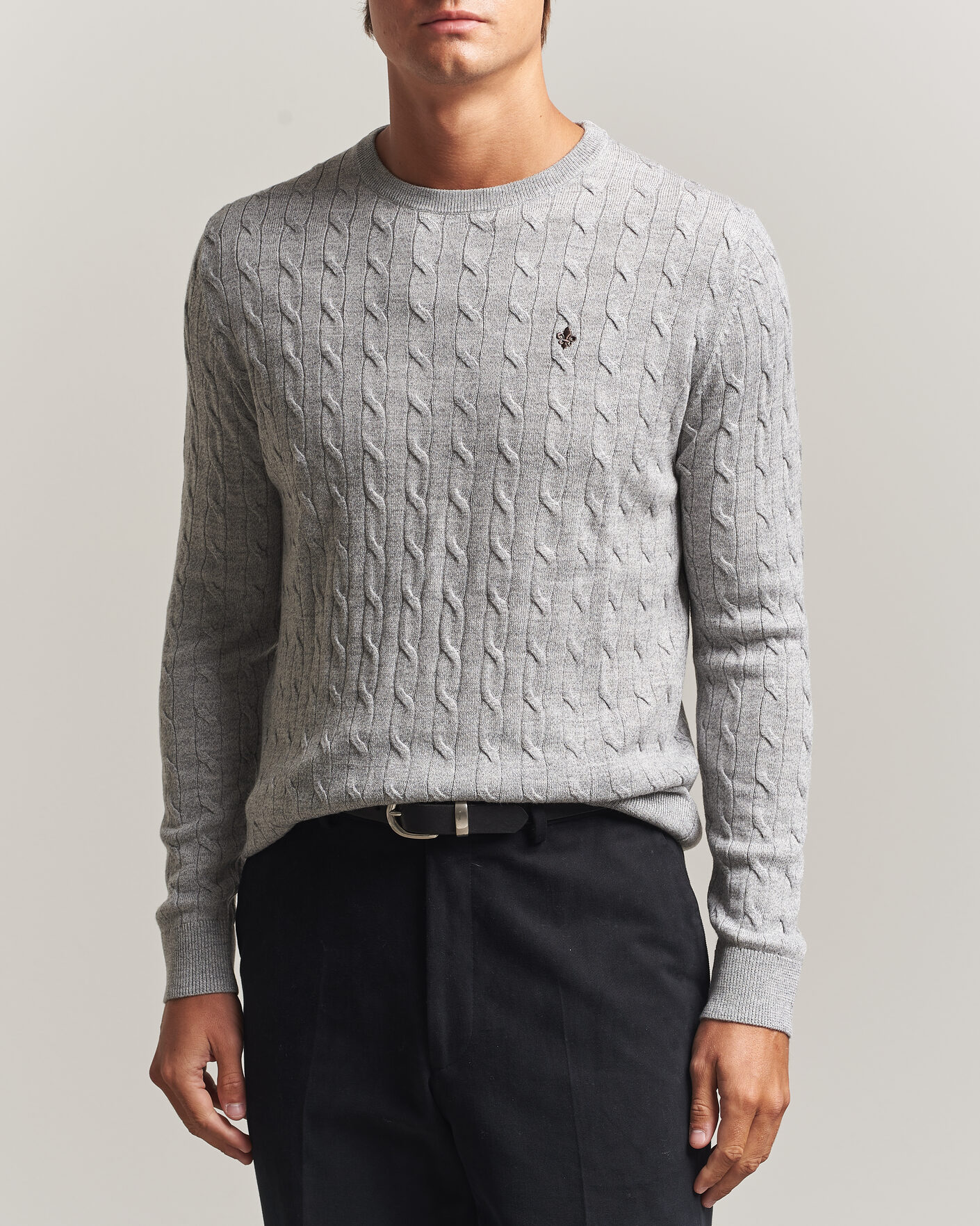 Herre | Trøjer | Morris | Merino Cable O-Neck Mid Grey