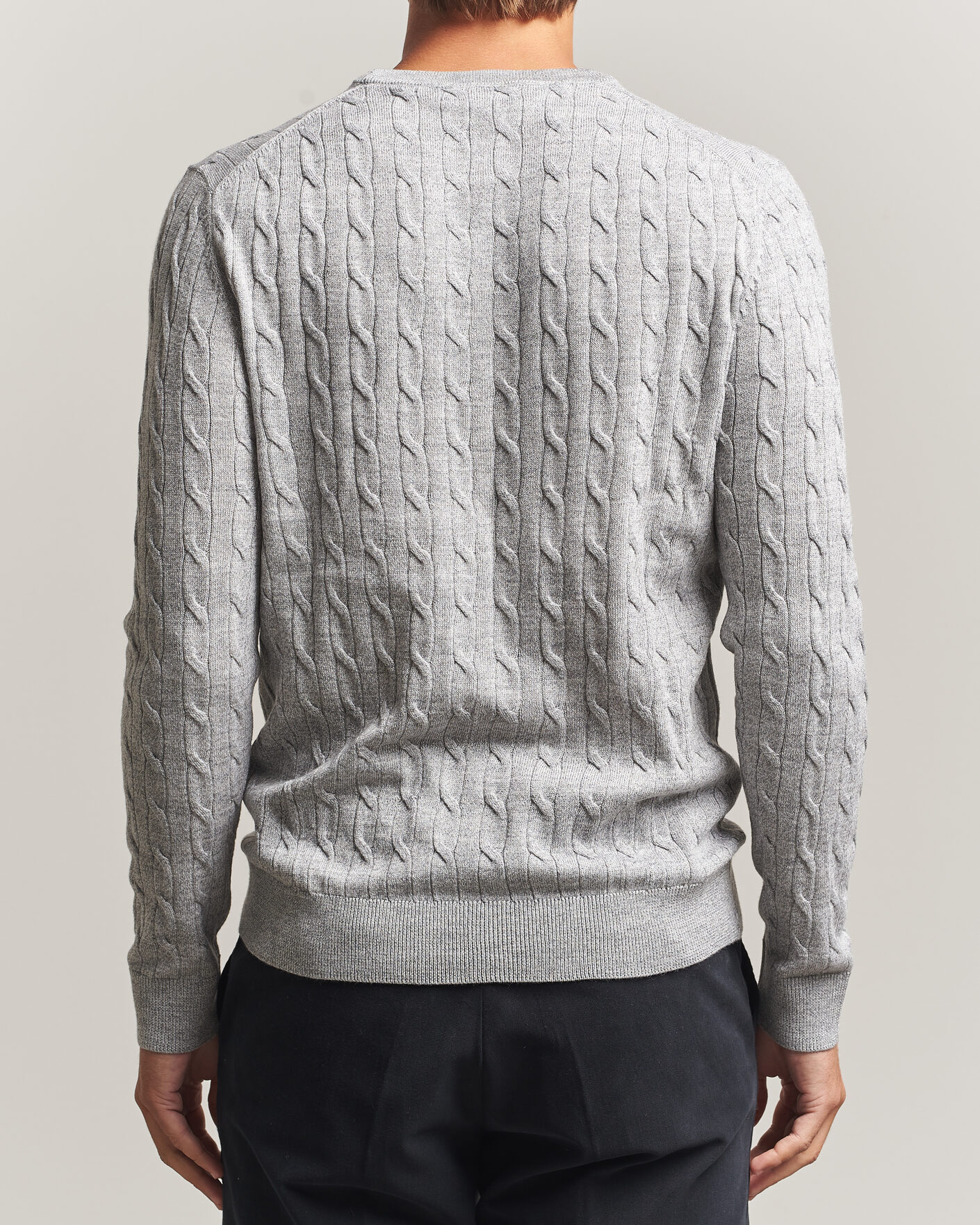 Herre | Trøjer | Morris | Merino Cable O-Neck Mid Grey