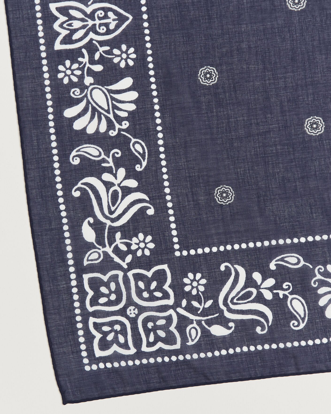 Herre | Tørklæde | Amanda Christensen | Cotton Voile Printed Flower Bandana Navy
