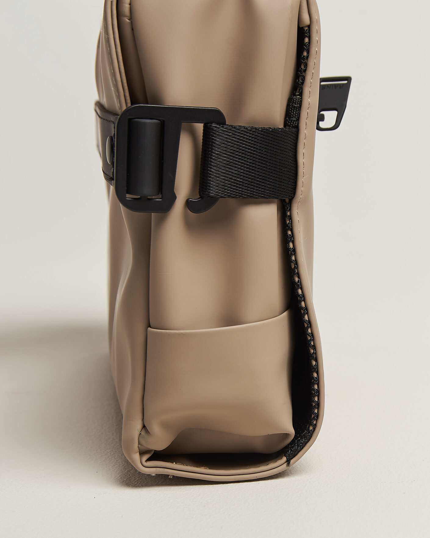 Herre | Tasker | RAINS | OTG Washbag Beige