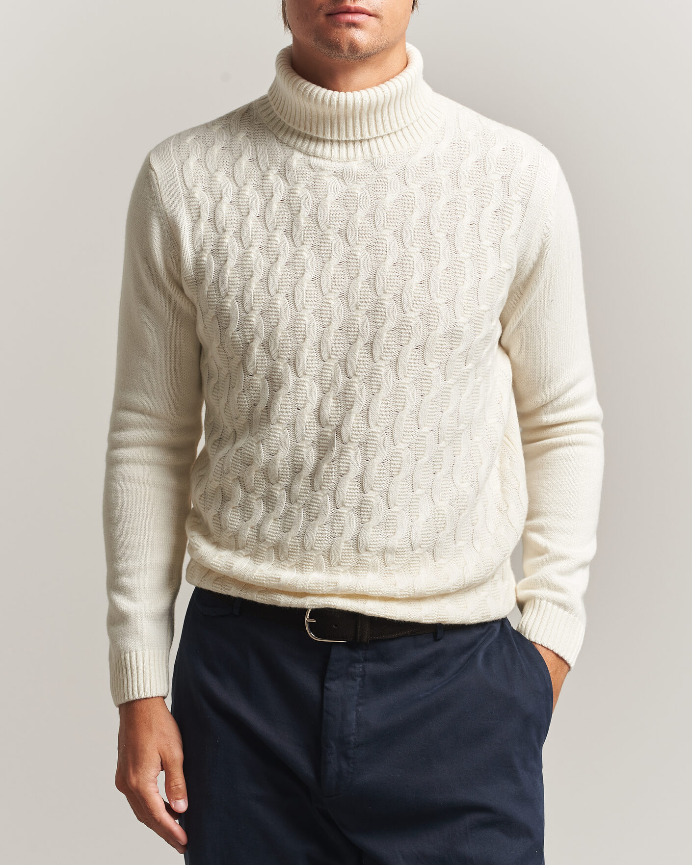 Herre | Trøjer | Oscar Jacobson | Seppo Cable Knitted Rollneck White