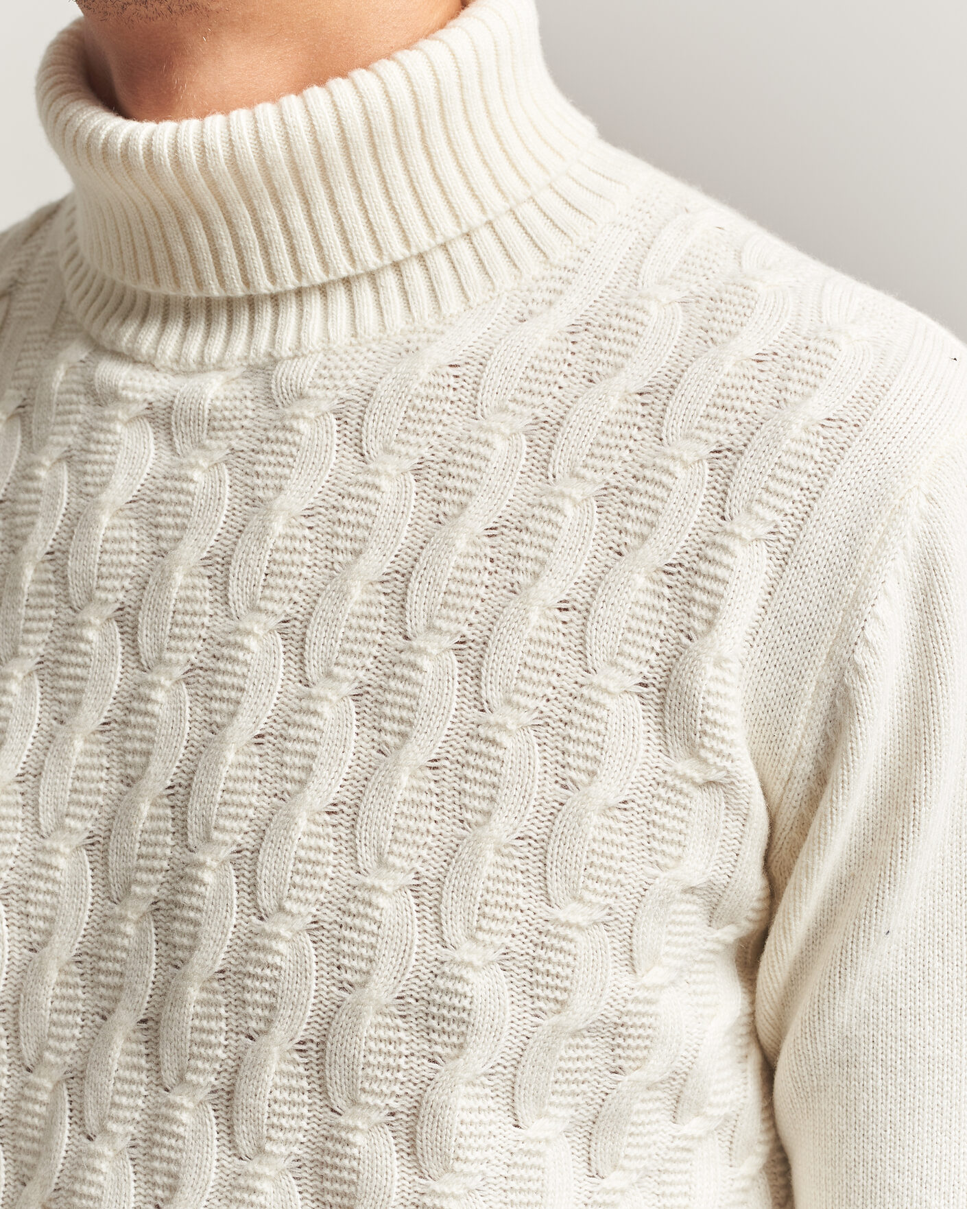 Herre | Trøjer | Oscar Jacobson | Seppo Cable Knitted Rollneck White