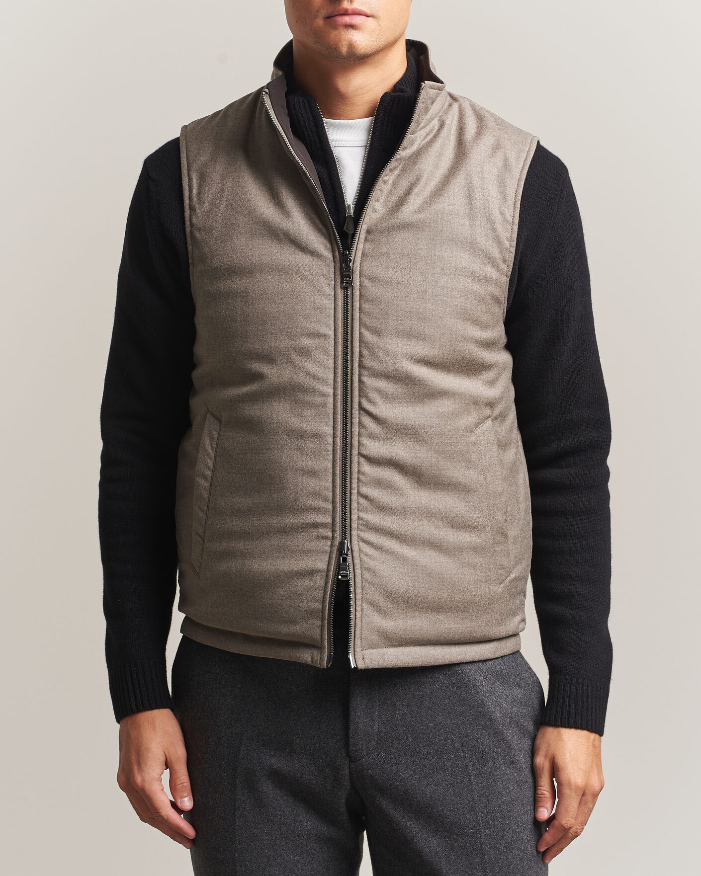 Herre | Veste | Oscar Jacobson | Nylon/Wool Reversible Vest Taupe