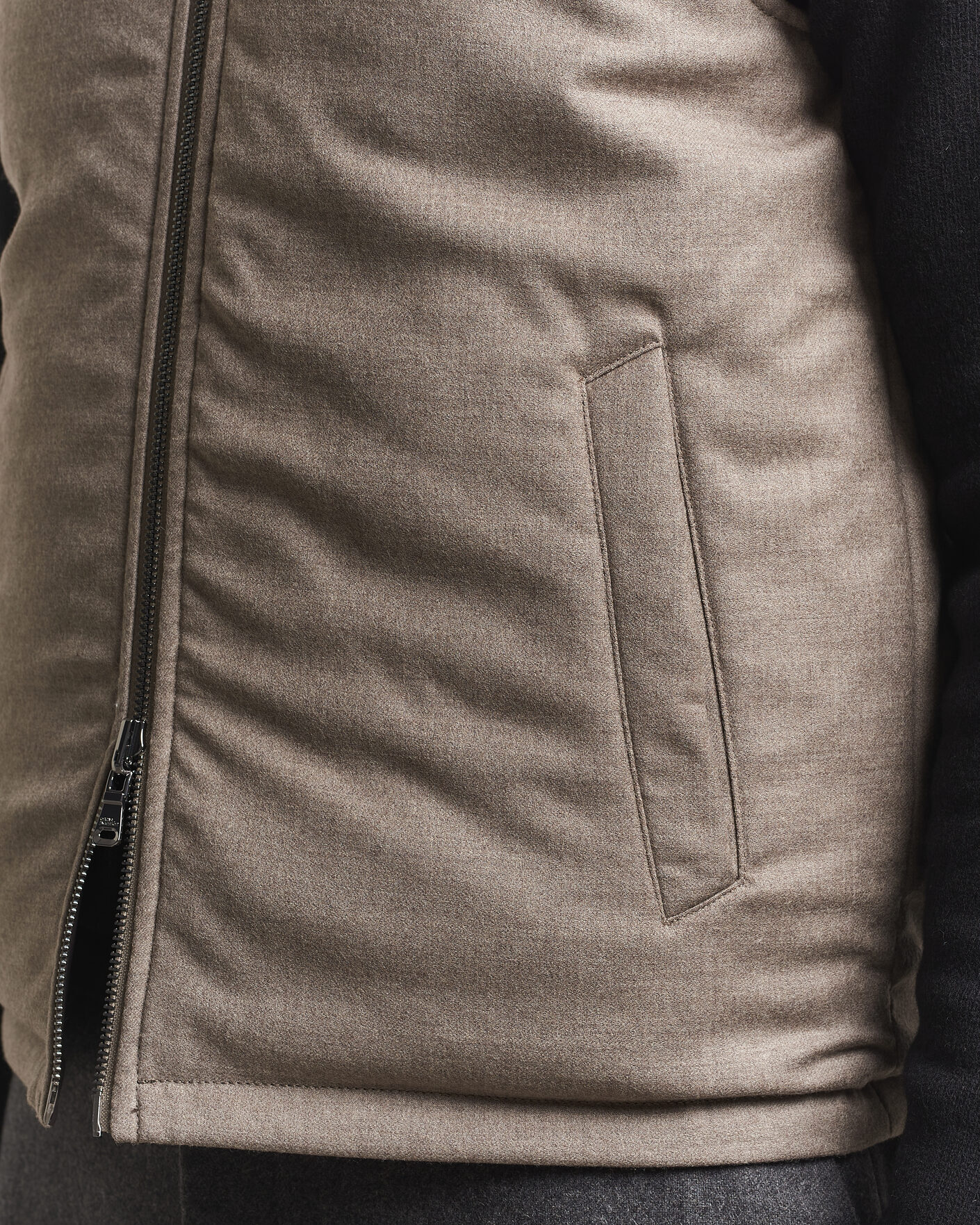 Herre | Veste | Oscar Jacobson | Nylon/Wool Reversible Vest Taupe