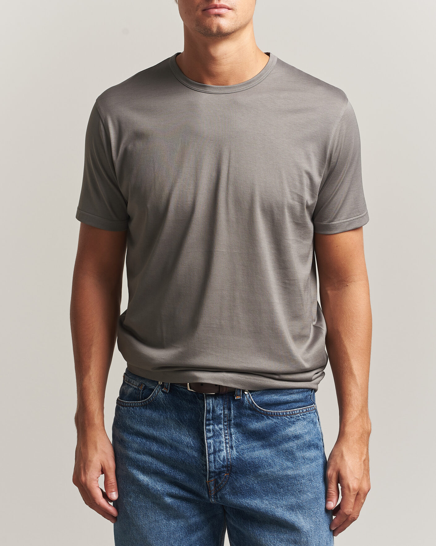Herre | T-Shirts | Sunspel | Crew Neck Q82 Cotton T-Shirt Smoke Grey