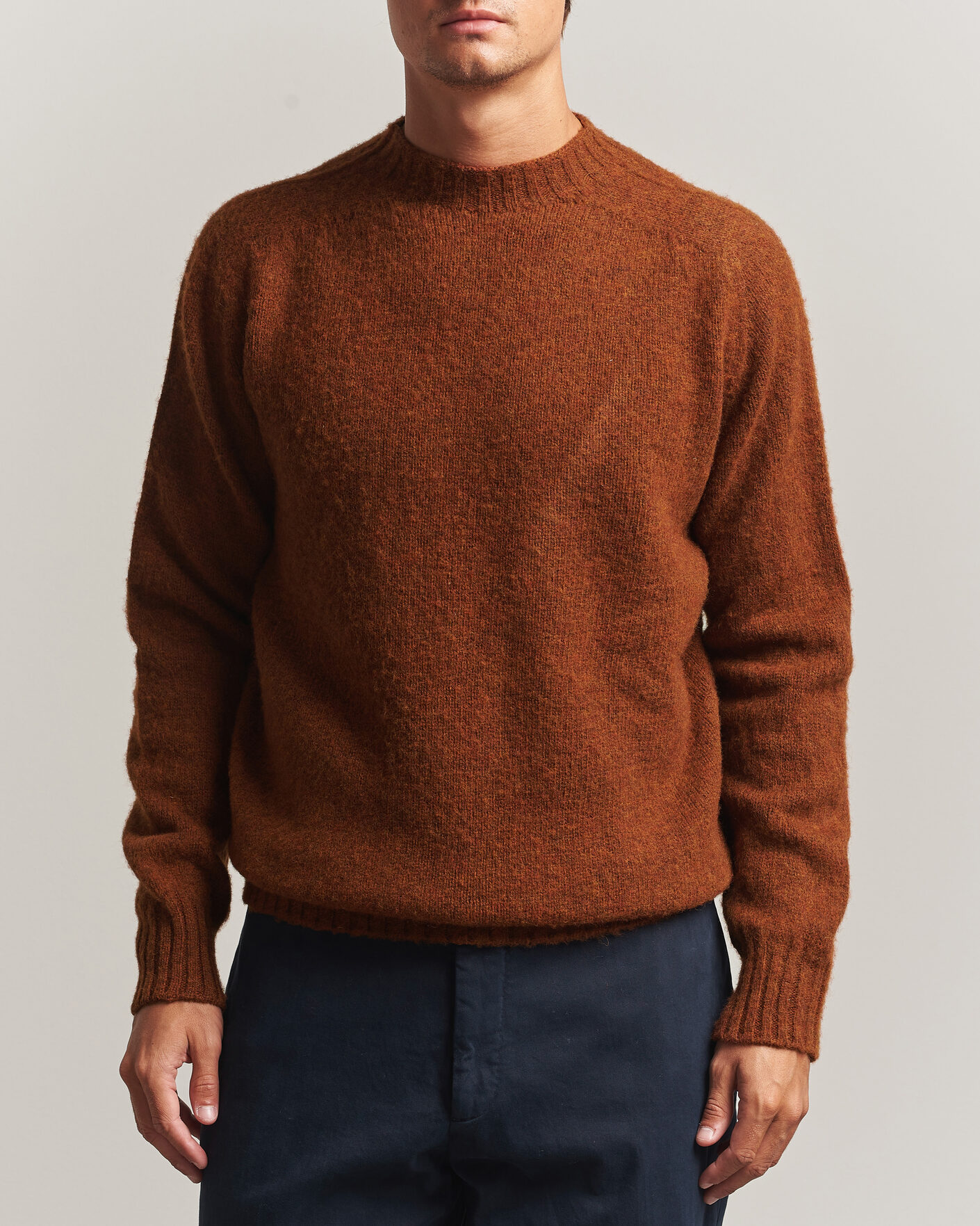 Herre | Trøjer | Sunspel | Brushed Shetland Crew Neck Dark Tabacco