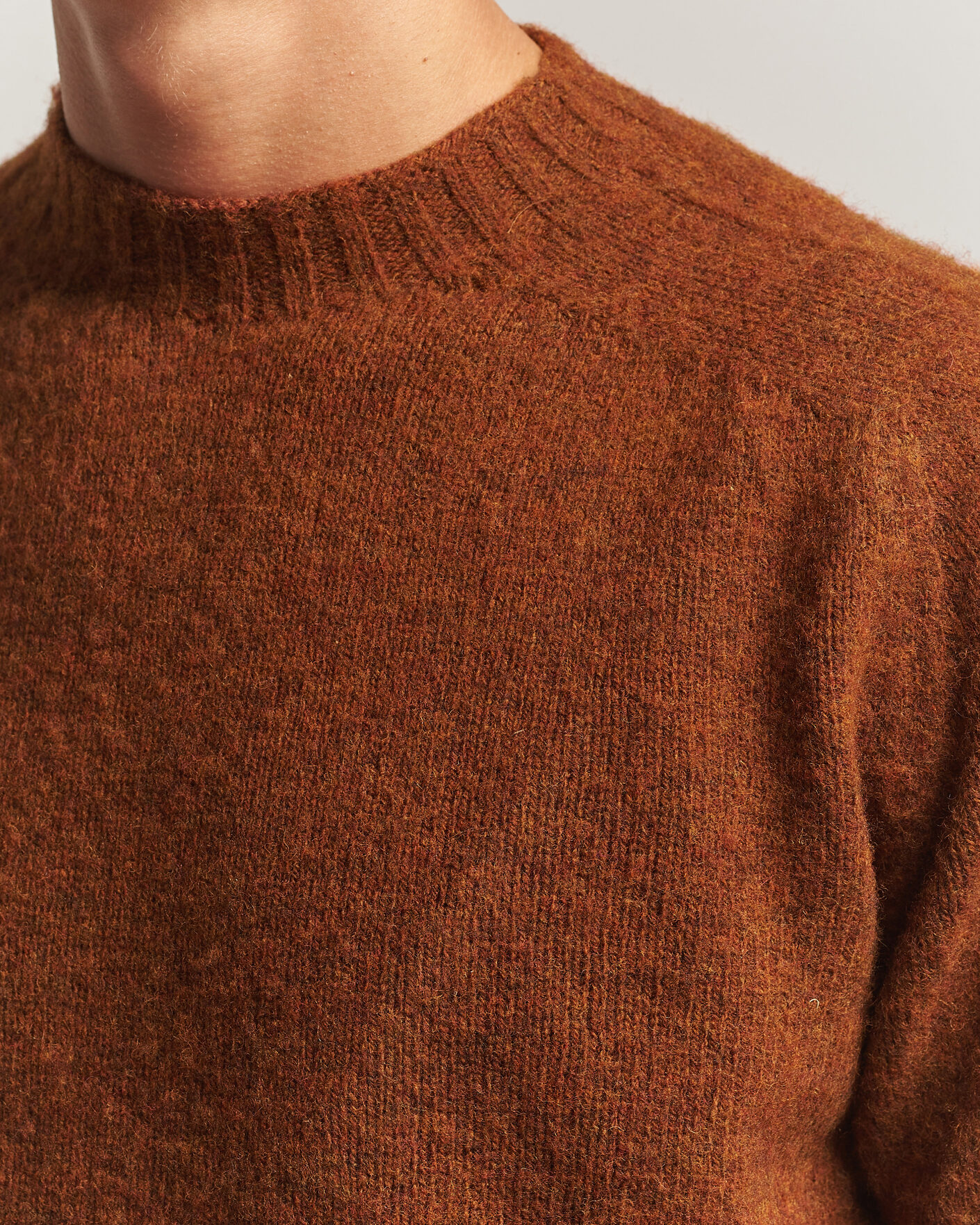 Herre | Trøjer | Sunspel | Brushed Shetland Crew Neck Dark Tabacco