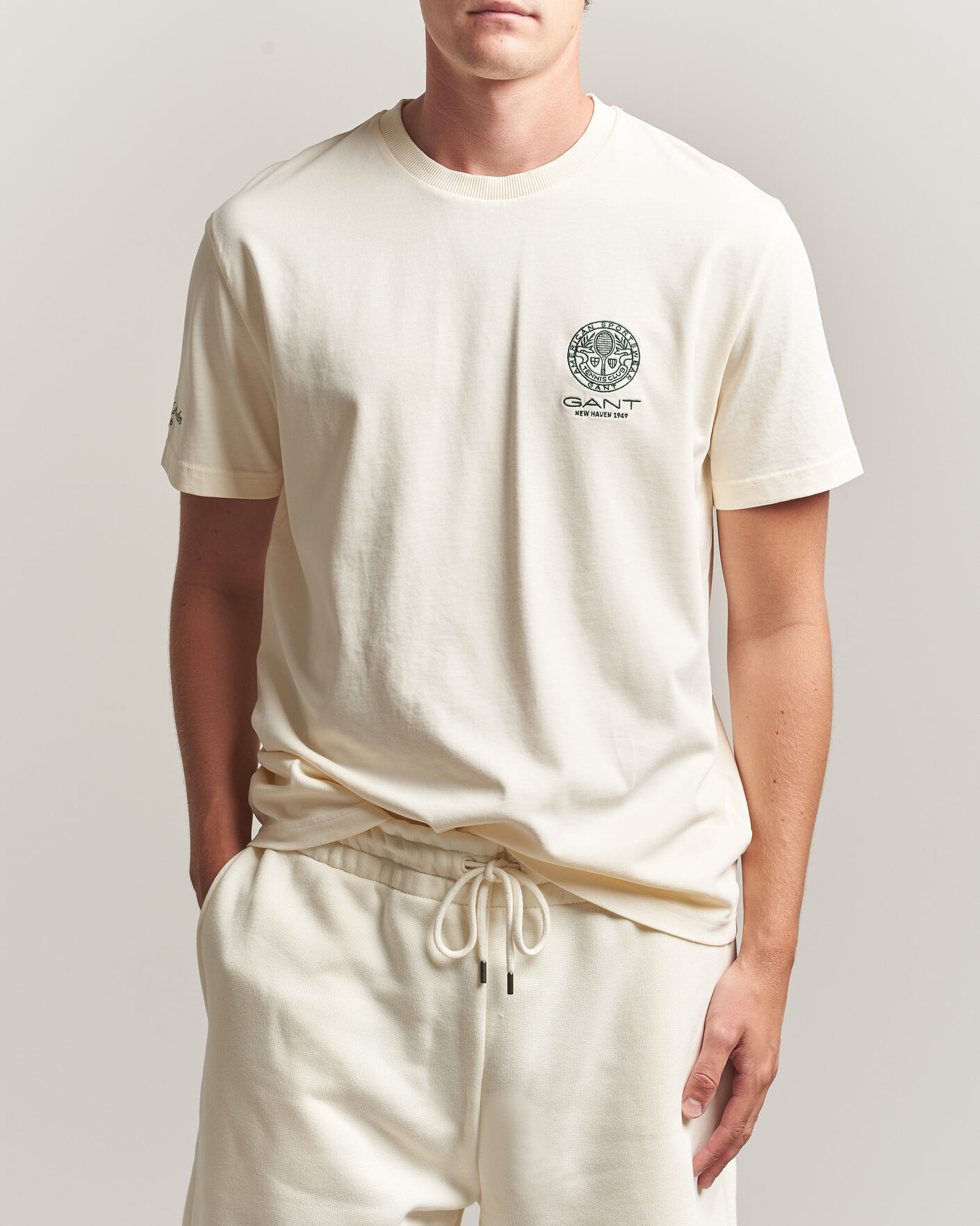 Herre | T-Shirts | Gant | Tournament Crew Neck T-Shirt Cream