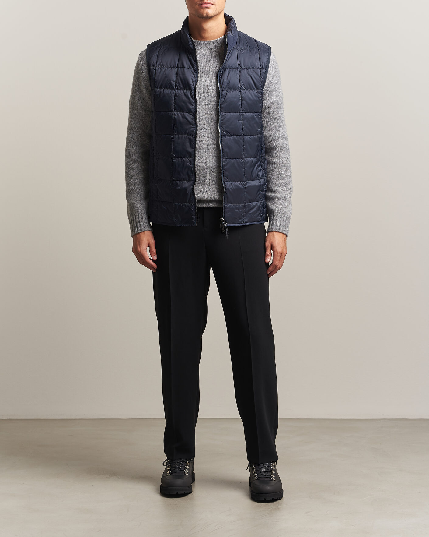 Herre | Veste | TAION | High Neck Full Zip Lightweight Down Vest Dark Navy