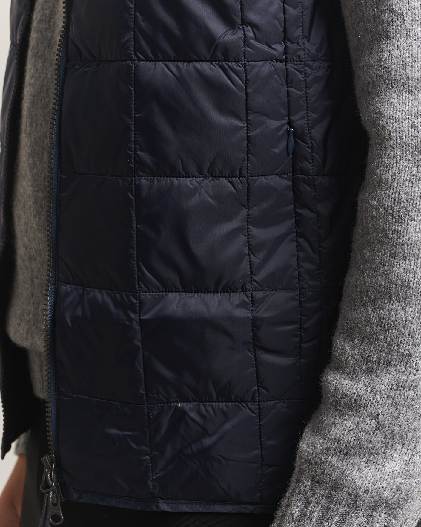 Herre | Veste | TAION | High Neck Full Zip Lightweight Down Vest Dark Navy
