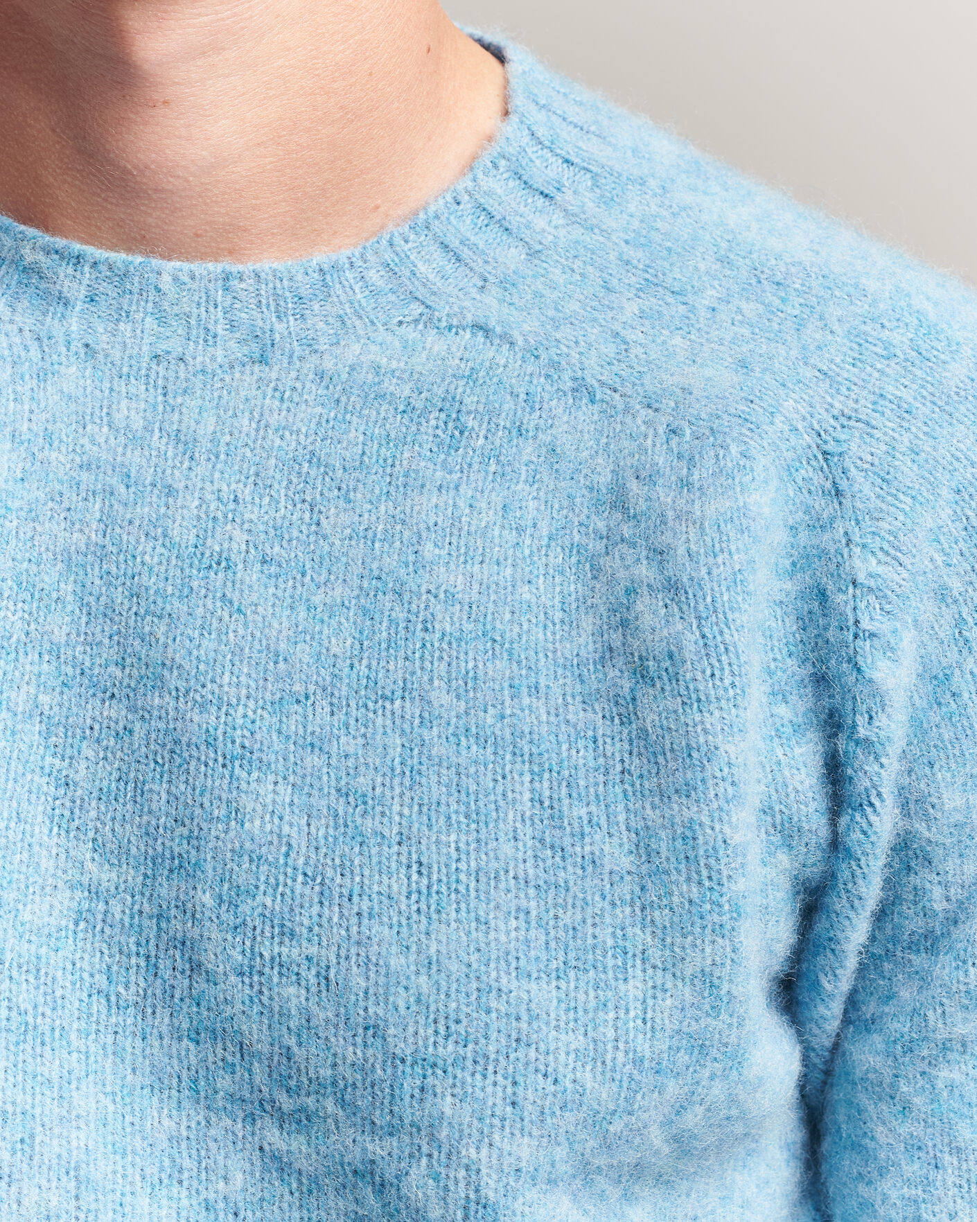 Herre | Trøjer | Harley Of Scotland | Brushed Supersoft Lambswool Crewneck Loch Blue