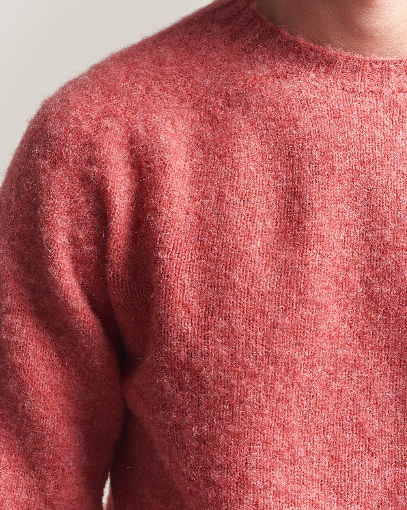Herre | Trøjer | Harley Of Scotland | Brushed Supersoft Lambswool Crewneck Tea Rose