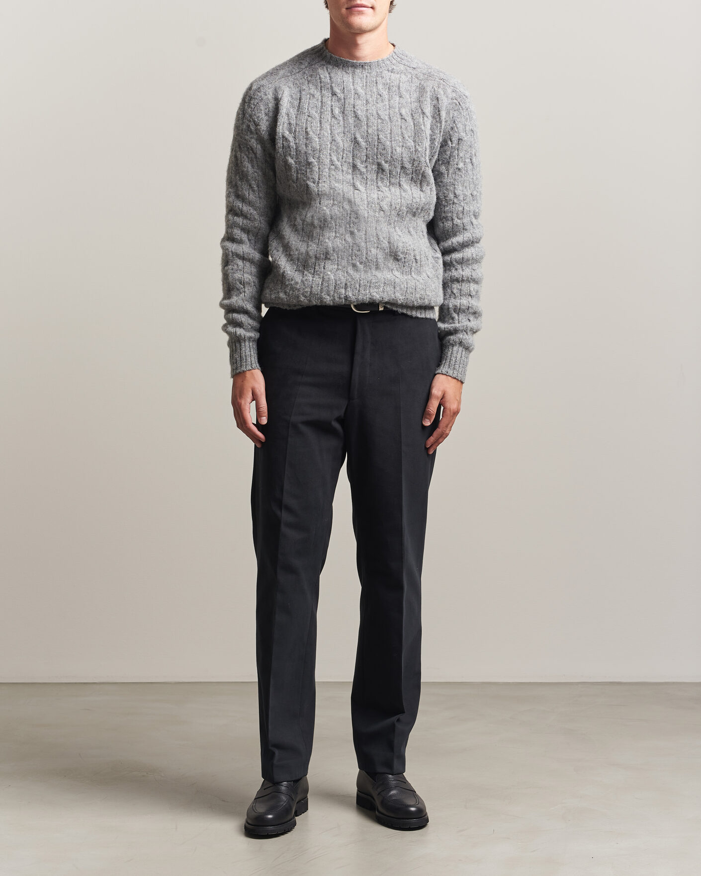 Herre | Trøjer | Harley Of Scotland | Brushed Supersoft Lambswool Cable Mid Grey