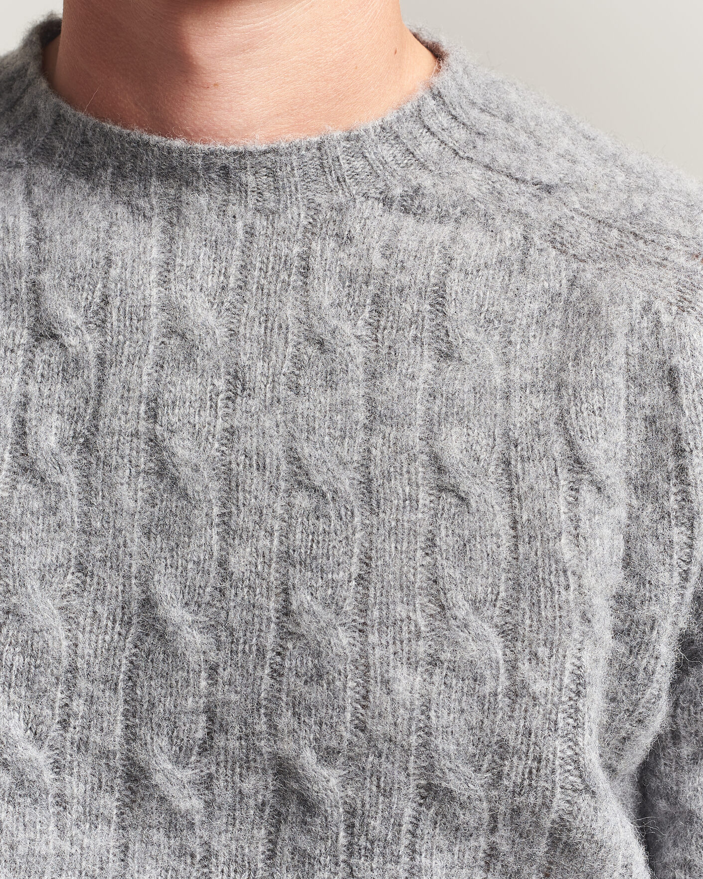 Herre | Trøjer | Harley Of Scotland | Brushed Supersoft Lambswool Cable Mid Grey