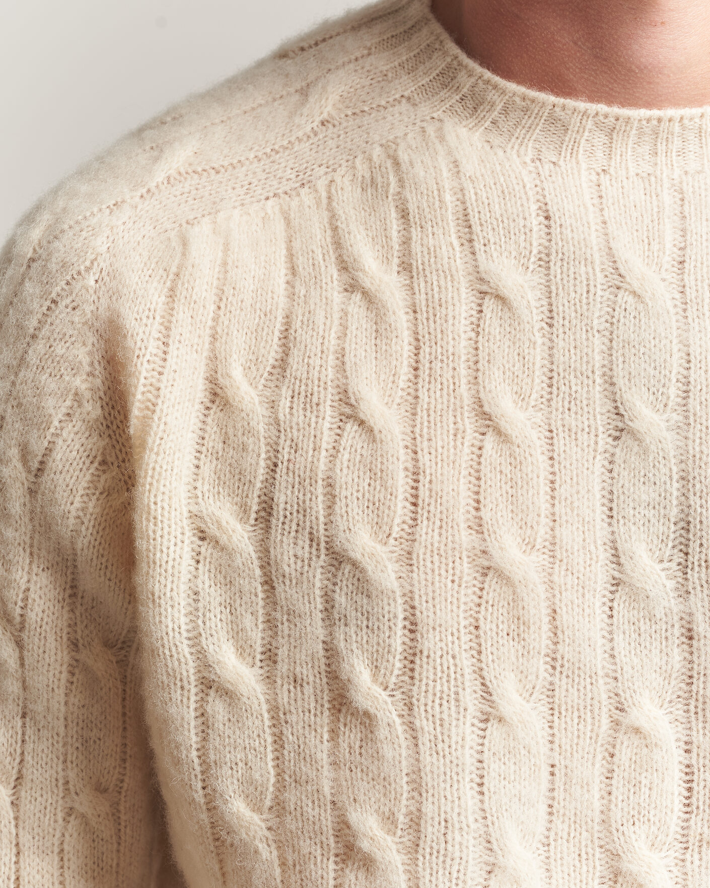 Herre | Trøjer | Harley Of Scotland | Brushed Supersoft Lambswool Cable Vanilla