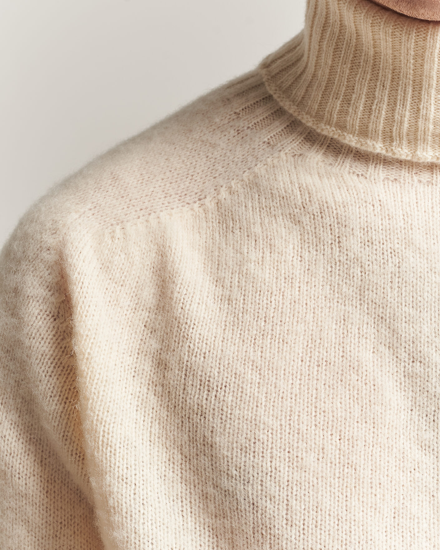 Herre | Trøjer | Harley Of Scotland | Brushed Supersoft Lambswool Rollneck Vanilla
