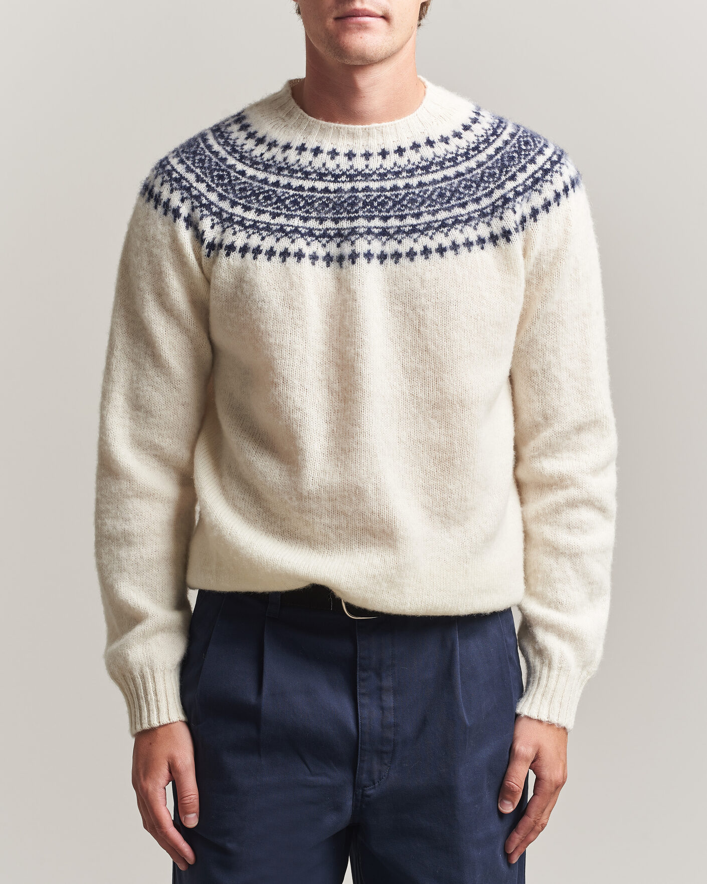 Herre | Trøjer | Harley Of Scotland | Brushed Supersoft Lambswool Yolk Fairisle Snow White/Navy
