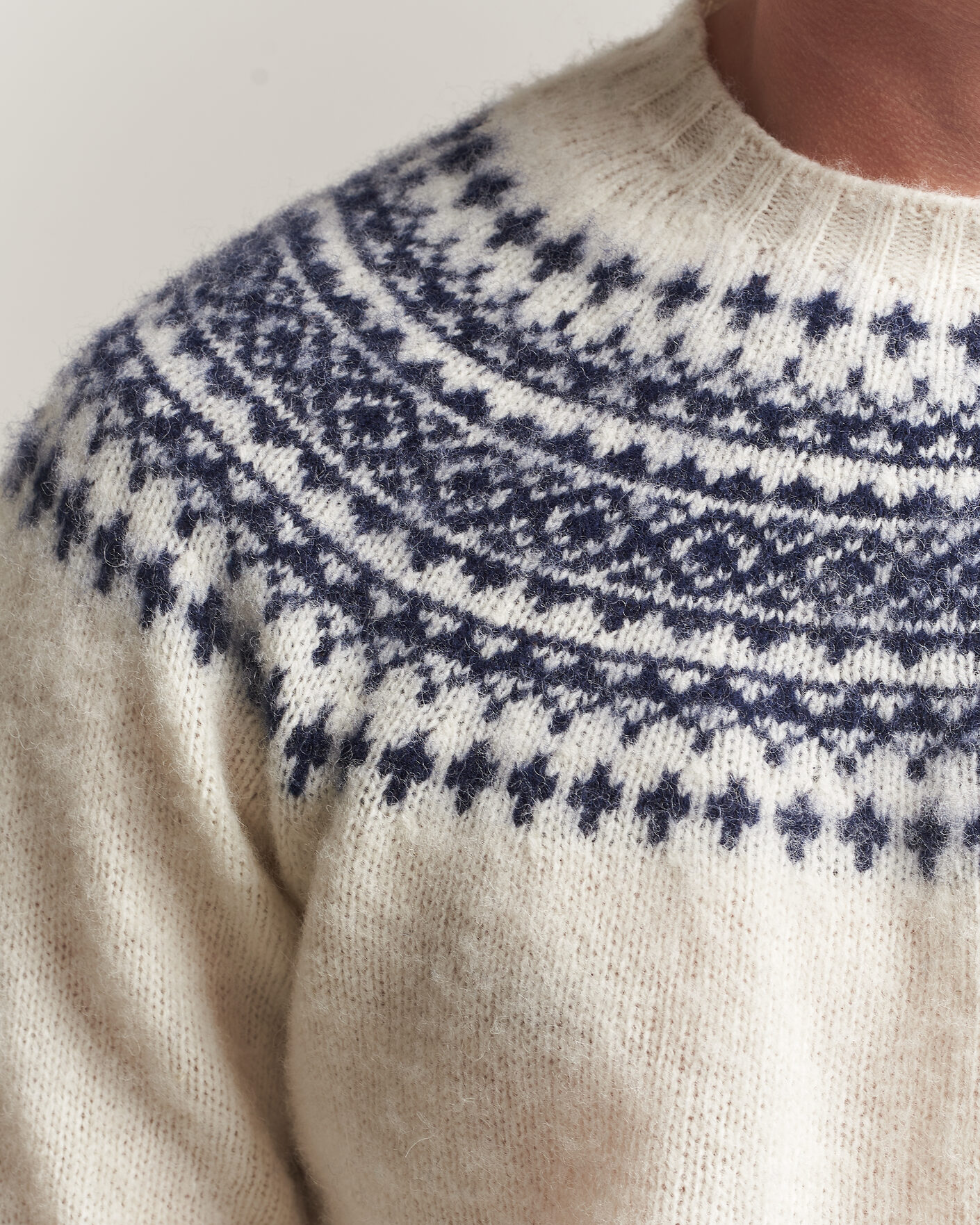 Herre | Trøjer | Harley Of Scotland | Brushed Supersoft Lambswool Yolk Fairisle Snow White/Navy