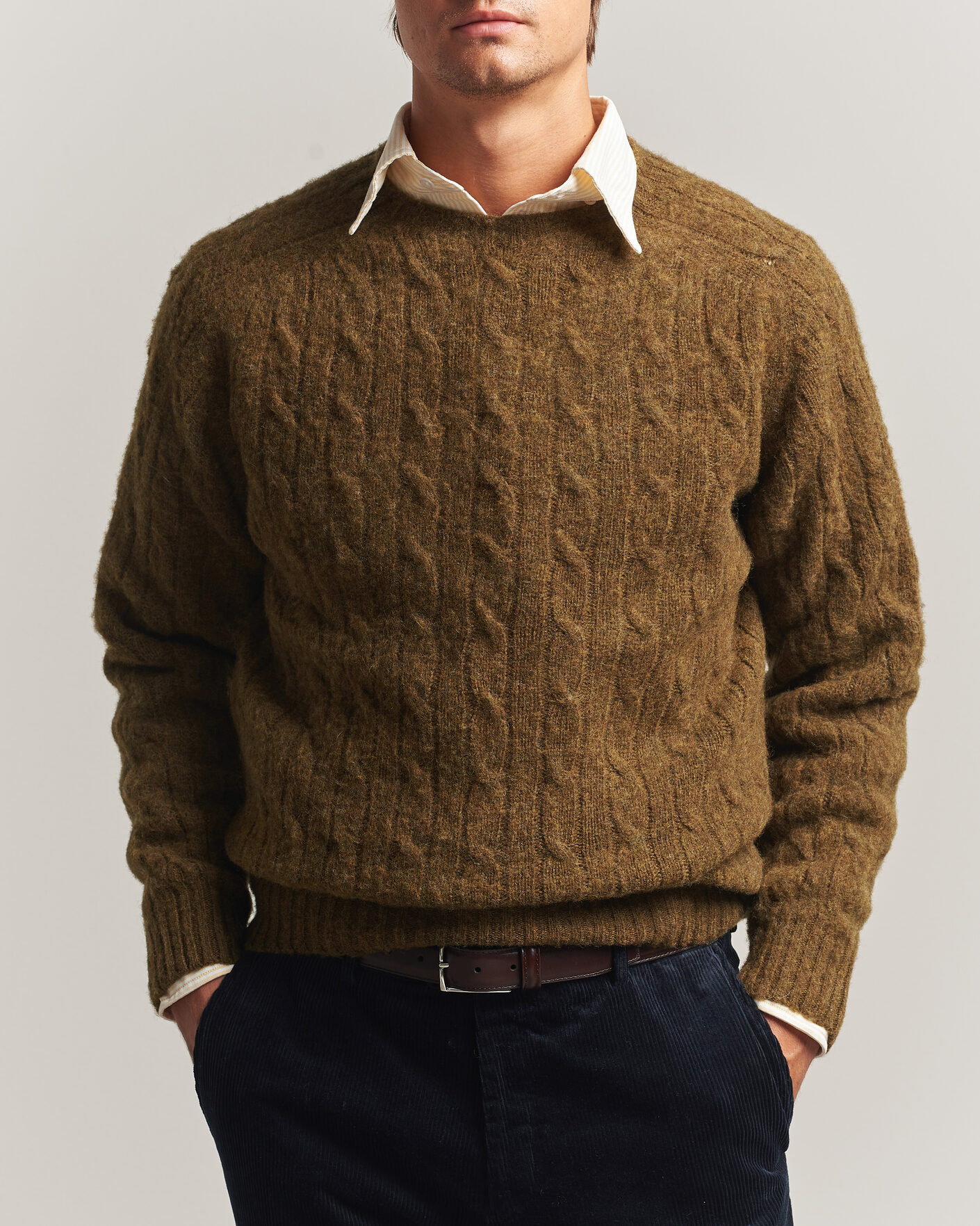 Herre | Trøjer | Drake's | Brushed Shetland Cable Crew Moorland Olive