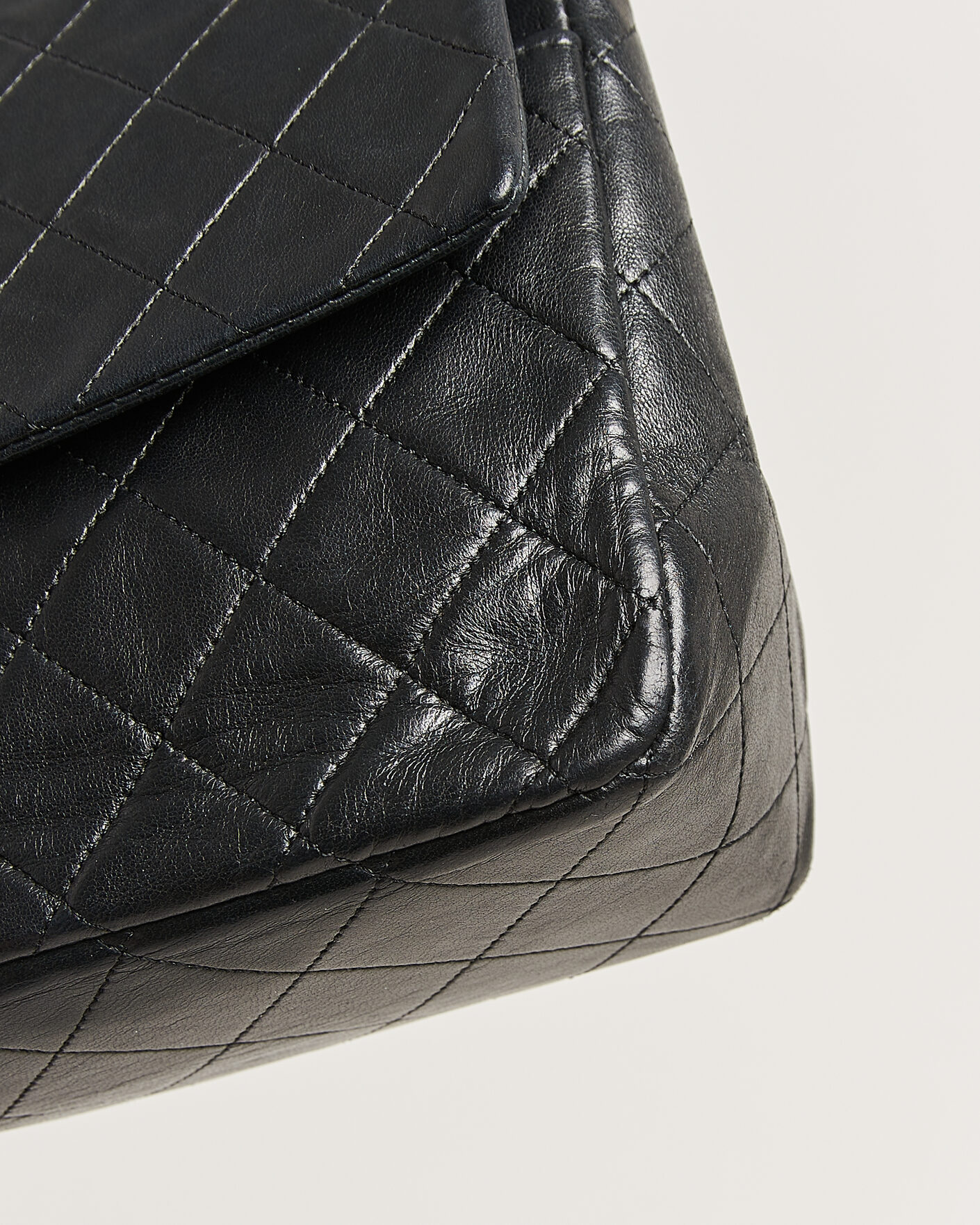 Herre | Pre-Owned & Vintage Bags | Chanel Pre-Owned | Vintage Classic Flap Bag Lambskin Black