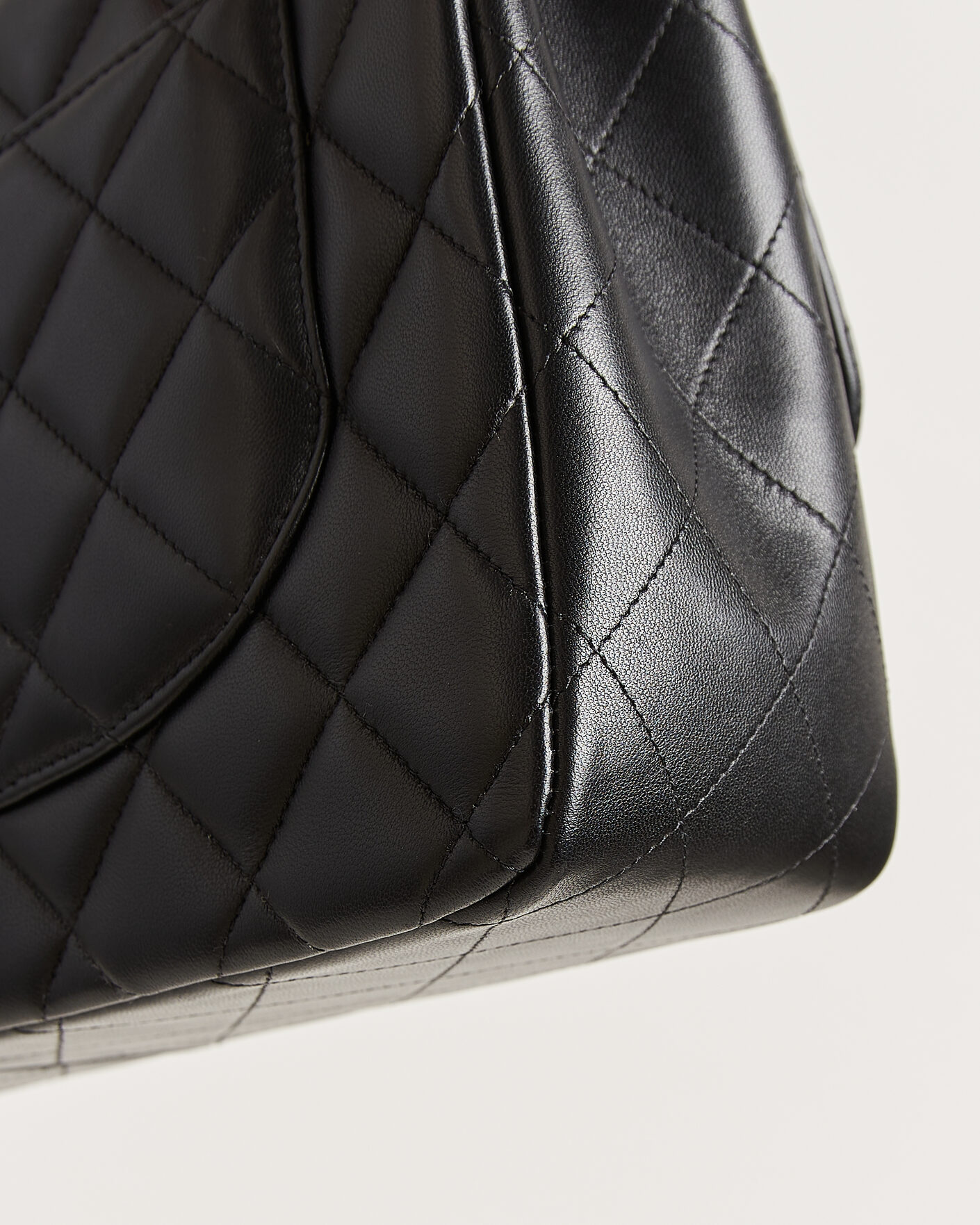 Herre | Pre-Owned & Vintage Bags | Chanel Pre-Owned | Classic Jumbo Double Flap Bag Lambskin Black