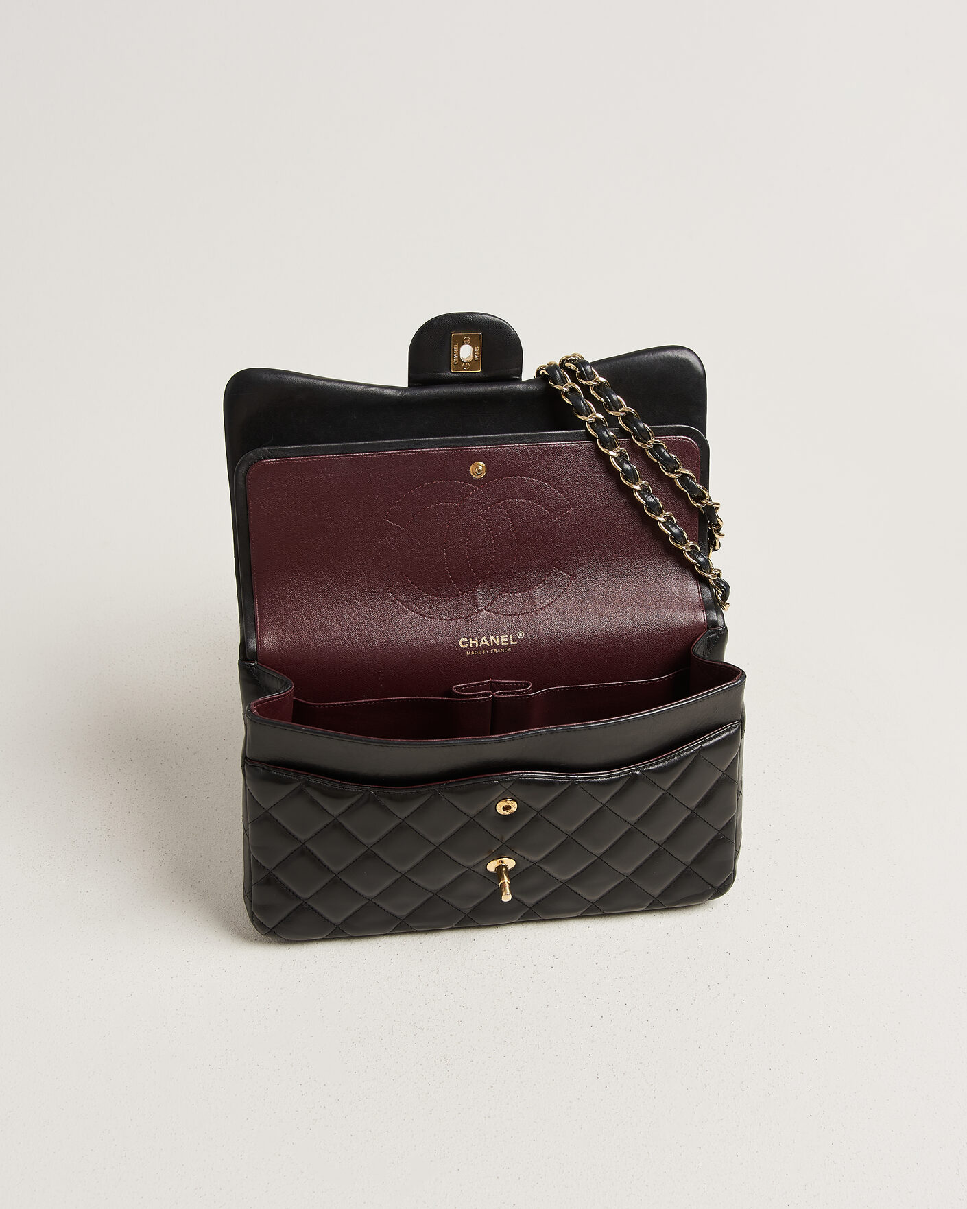 Herre | Pre-Owned & Vintage Bags | Chanel Pre-Owned | Classic Jumbo Double Flap Bag Lambskin Black