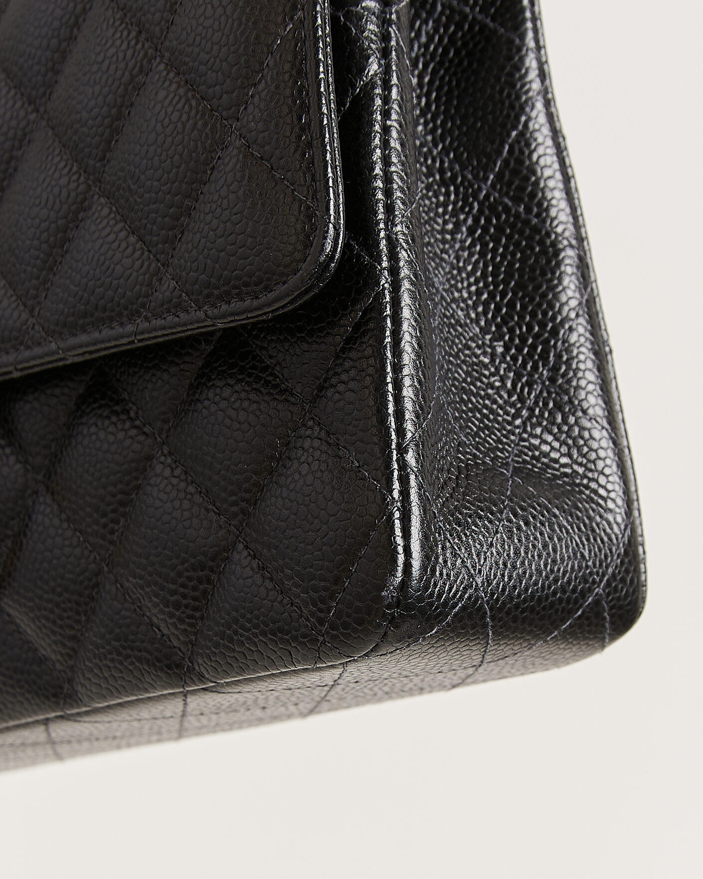 Herre | Pre-Owned & Vintage Bags | Chanel Pre-Owned | Classic Medium Double Flap Bag Caviar Black
