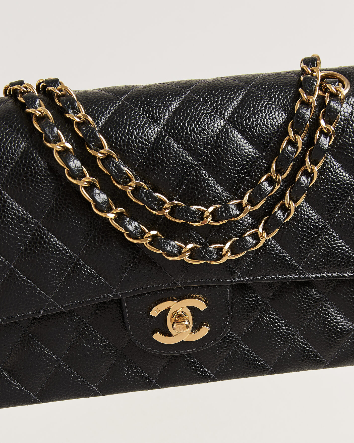 Herre | Pre-Owned & Vintage Bags | Chanel Pre-Owned | Classic Medium Double Flap Bag Caviar Black