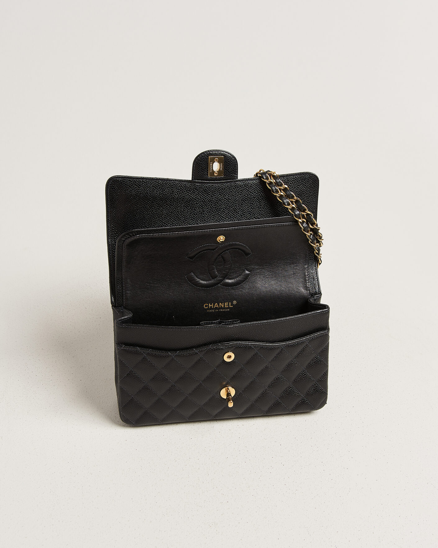 Herre | Pre-Owned & Vintage Bags | Chanel Pre-Owned | Classic Medium Double Flap Bag Caviar Black