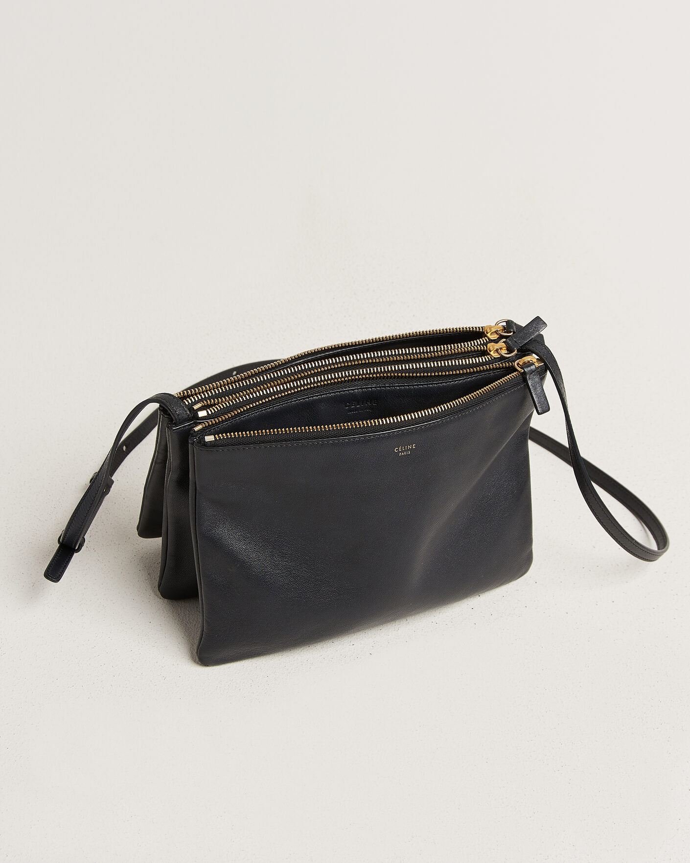 Herre | Pre-Owned & Vintage Bags | Celine Pre-Owned | Trio Bag Medium Leather Black