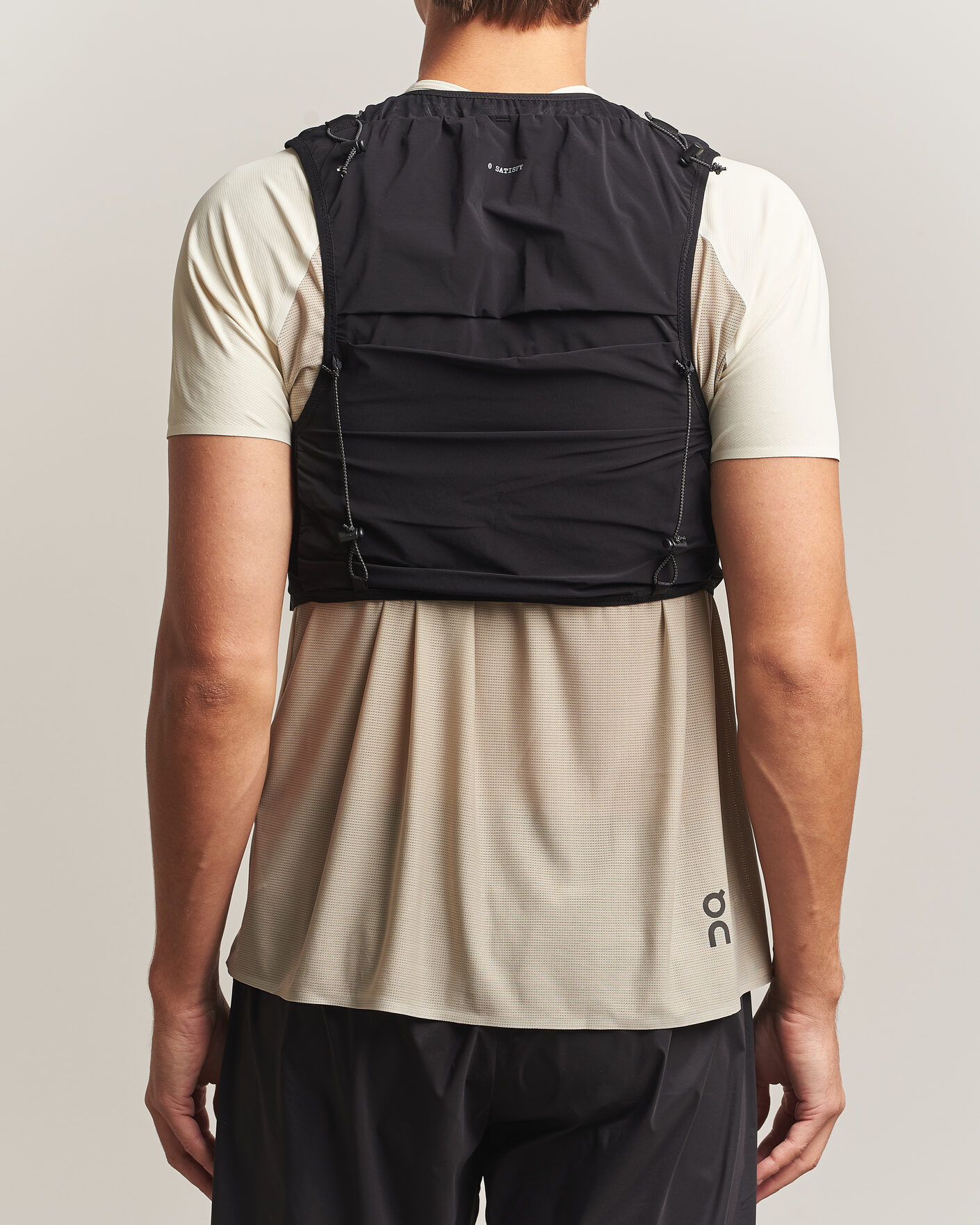 Herre | Activt tilbehør | Satisfy | TechSilk Drift Cordura 5L Hydration Vest Black