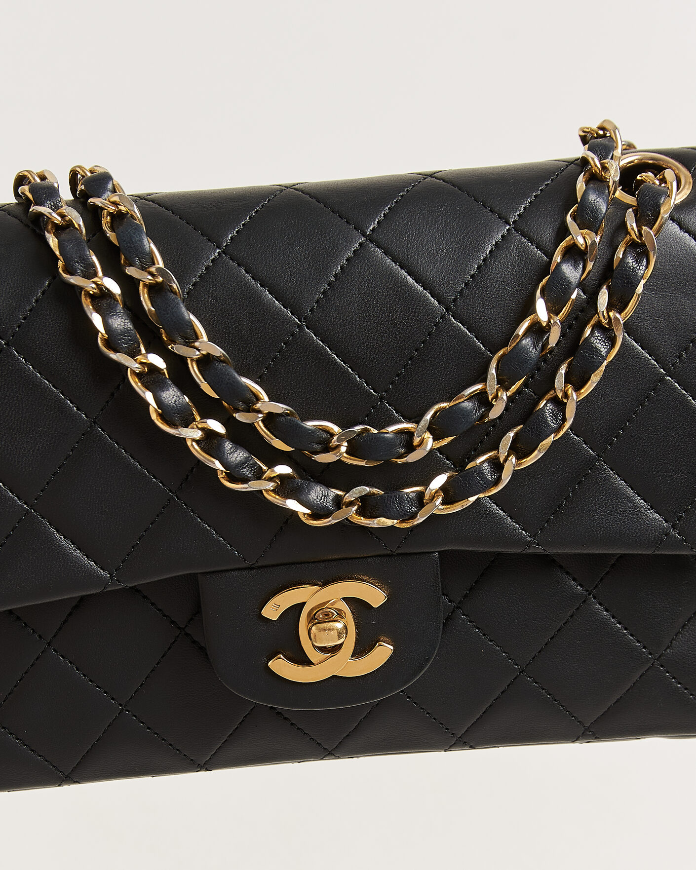 Herre | Pre-Owned & Vintage Bags | Chanel Pre-Owned | Classic Small Double Flap Bag Lambskin Black