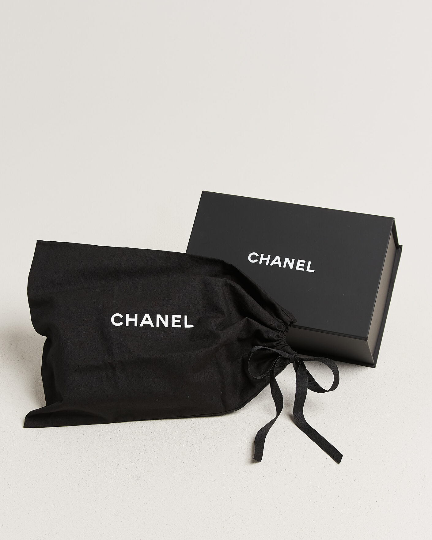 Herre | Pre-Owned & Vintage Bags | Chanel Pre-Owned | Classic Mini Rectangular Single Flap Bag Lambskin Black