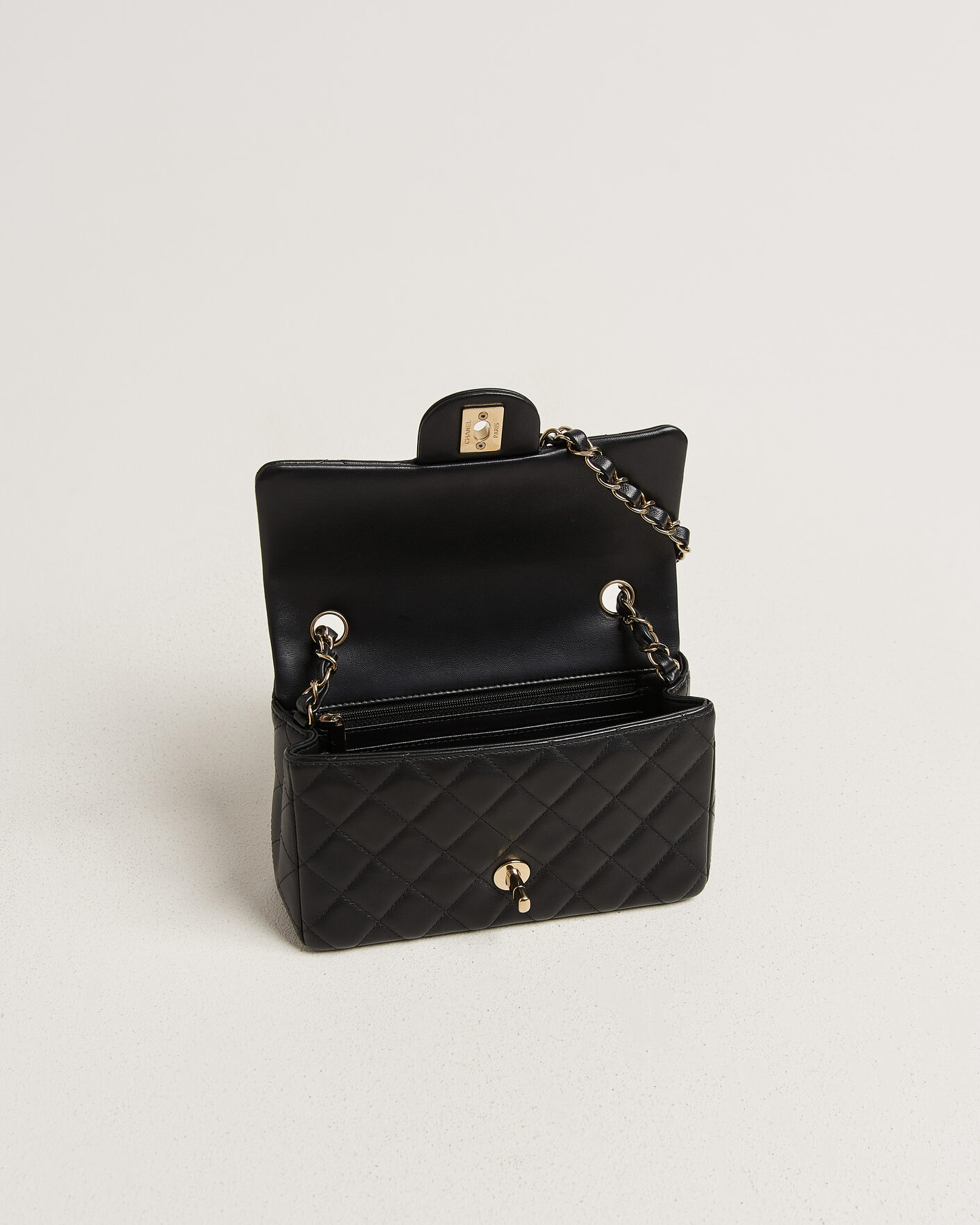 Herre | Pre-Owned & Vintage Bags | Chanel Pre-Owned | Classic Mini Rectangular Single Flap Bag Lambskin Black