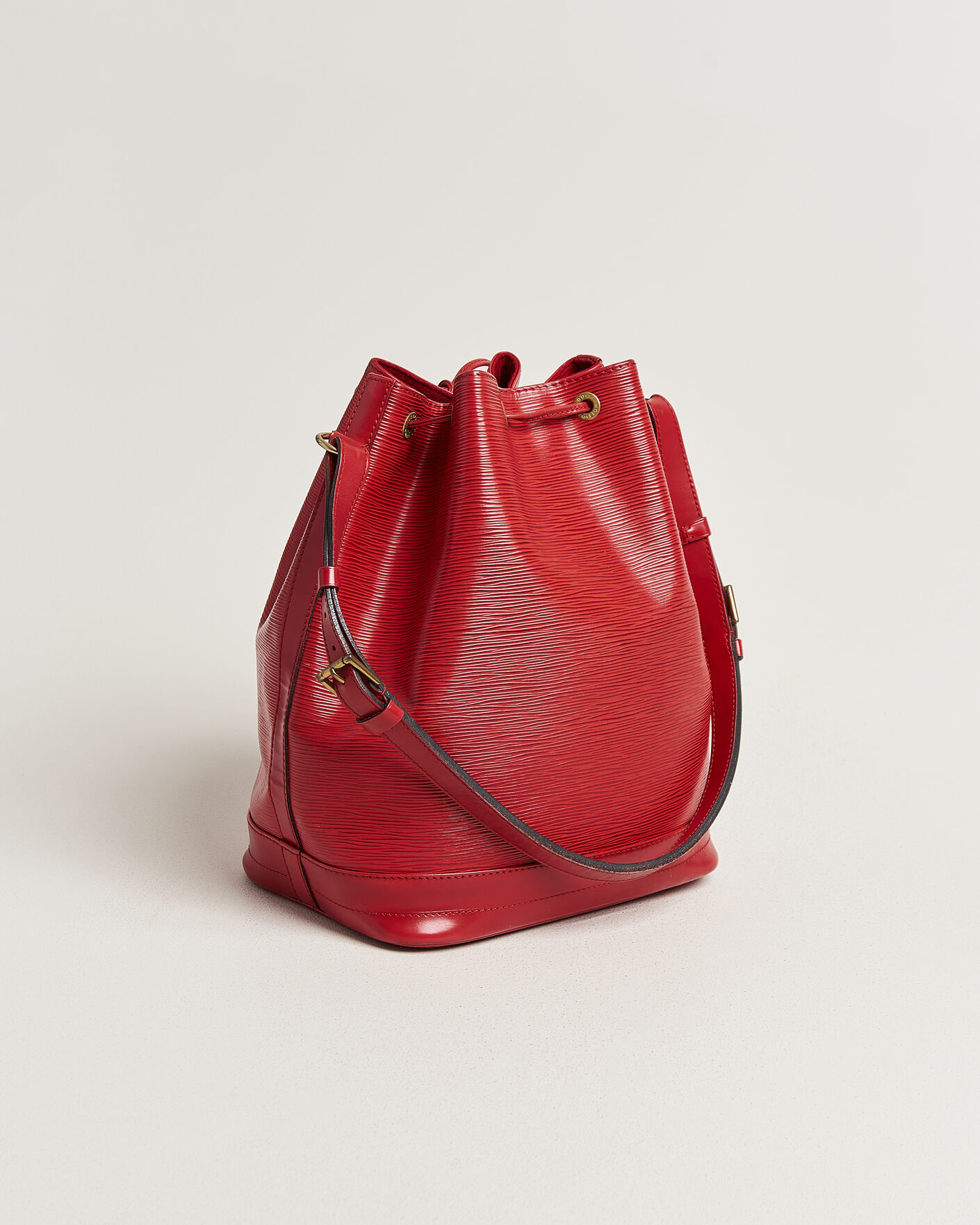 Herre | Pre-Owned & Vintage Bags | Louis Vuitton Pre-Owned | Noé Epi Leather Red