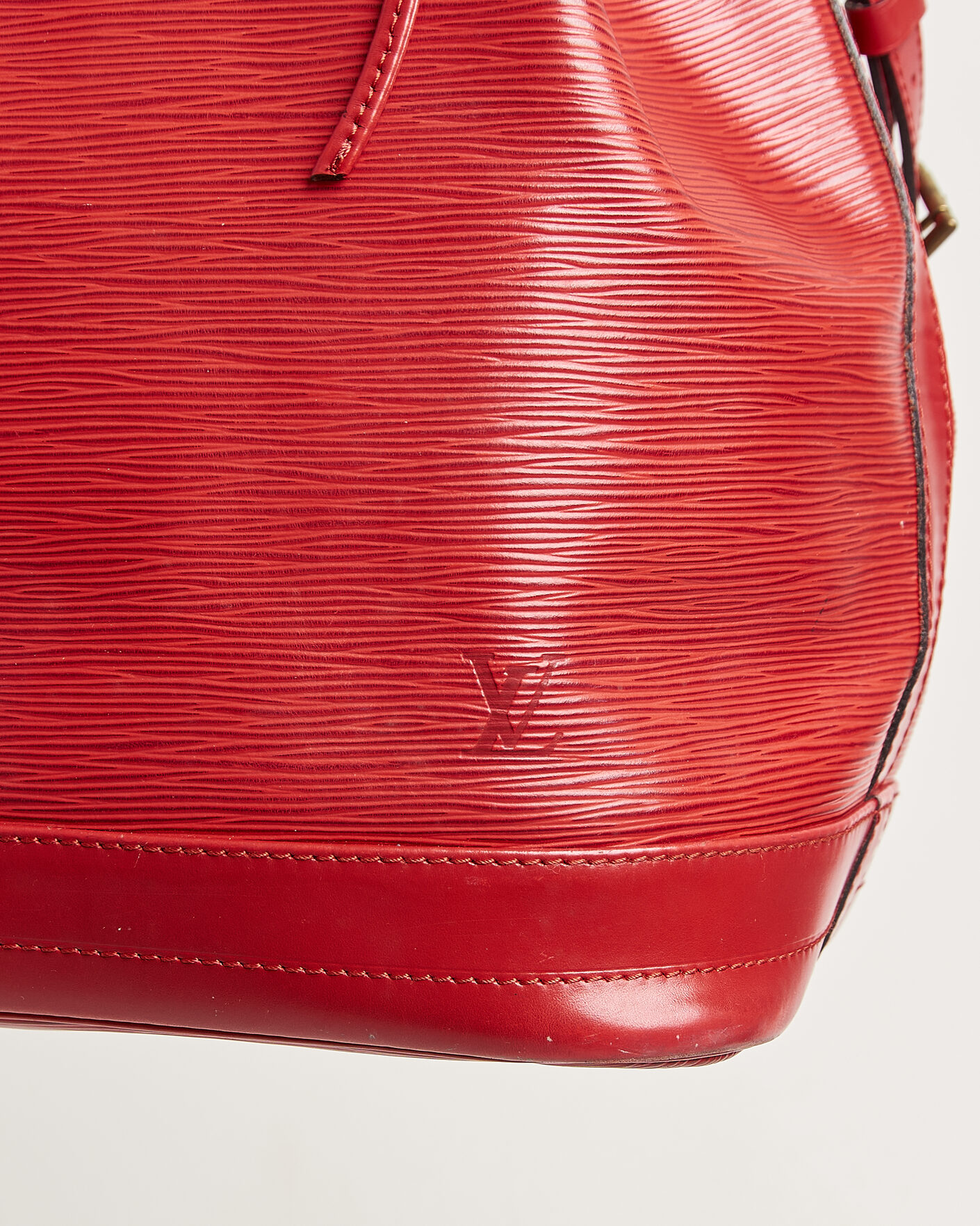 Herre | Pre-Owned & Vintage Bags | Louis Vuitton Pre-Owned | Noé Epi Leather Red